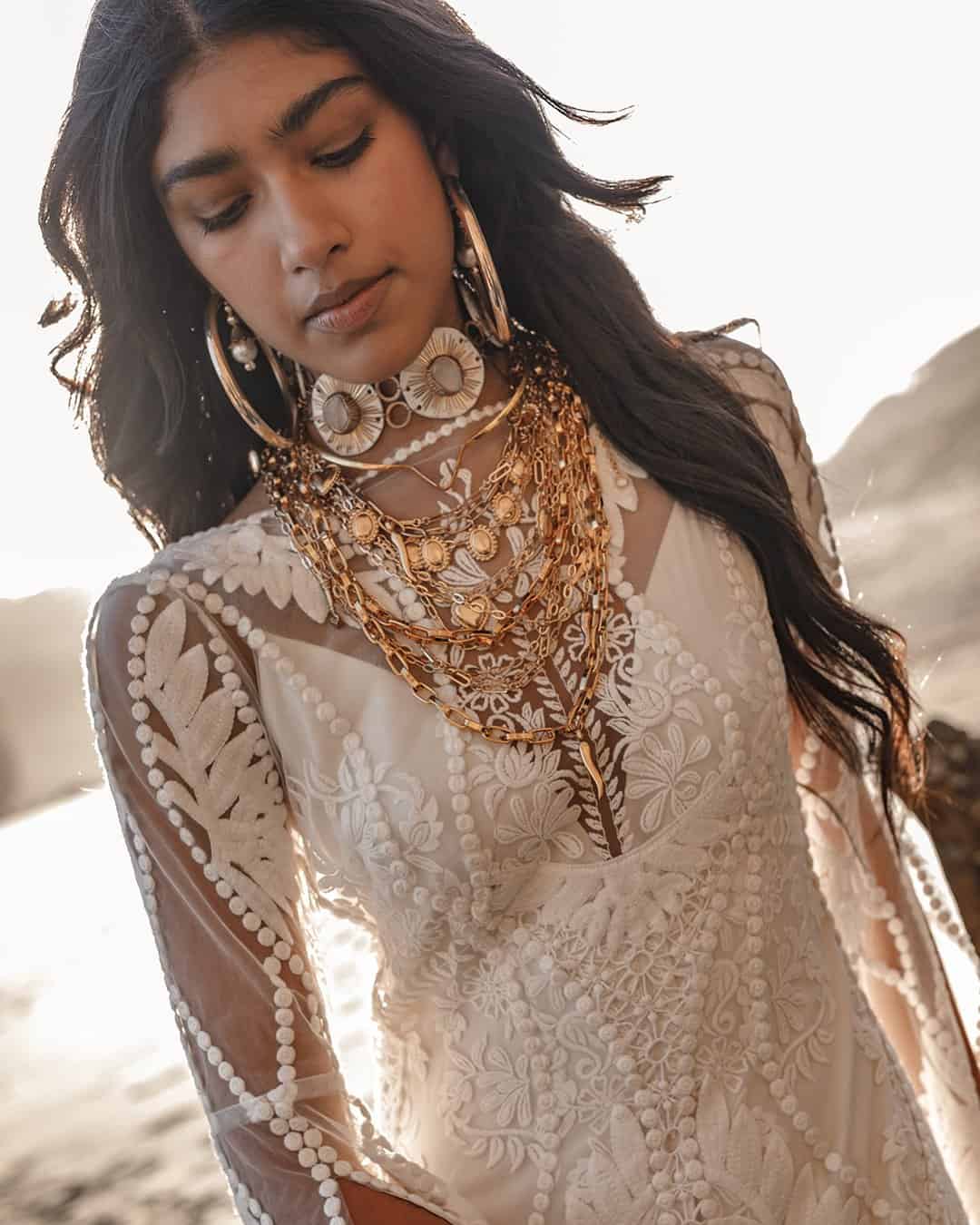 What accessories are most suitable for a country/boho wedding?