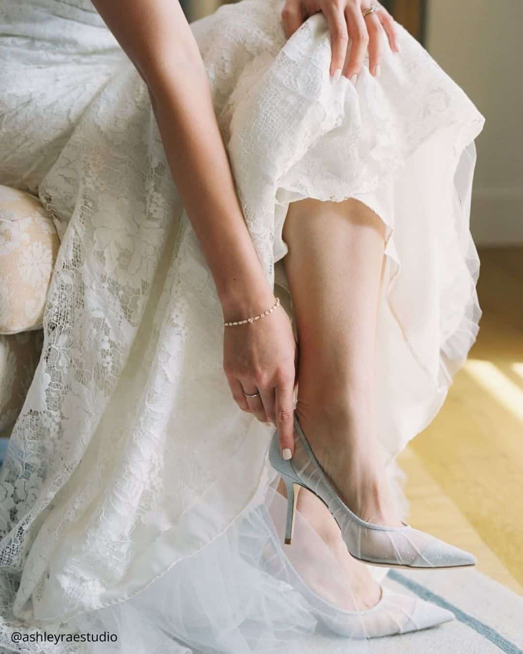 Brides Temping Legs