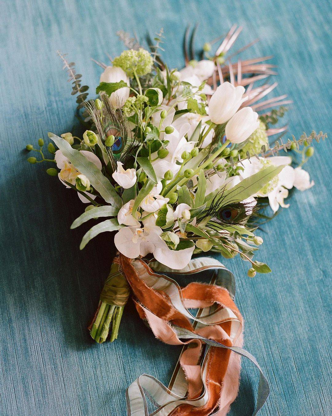 Stylish White Wedding Bouquets