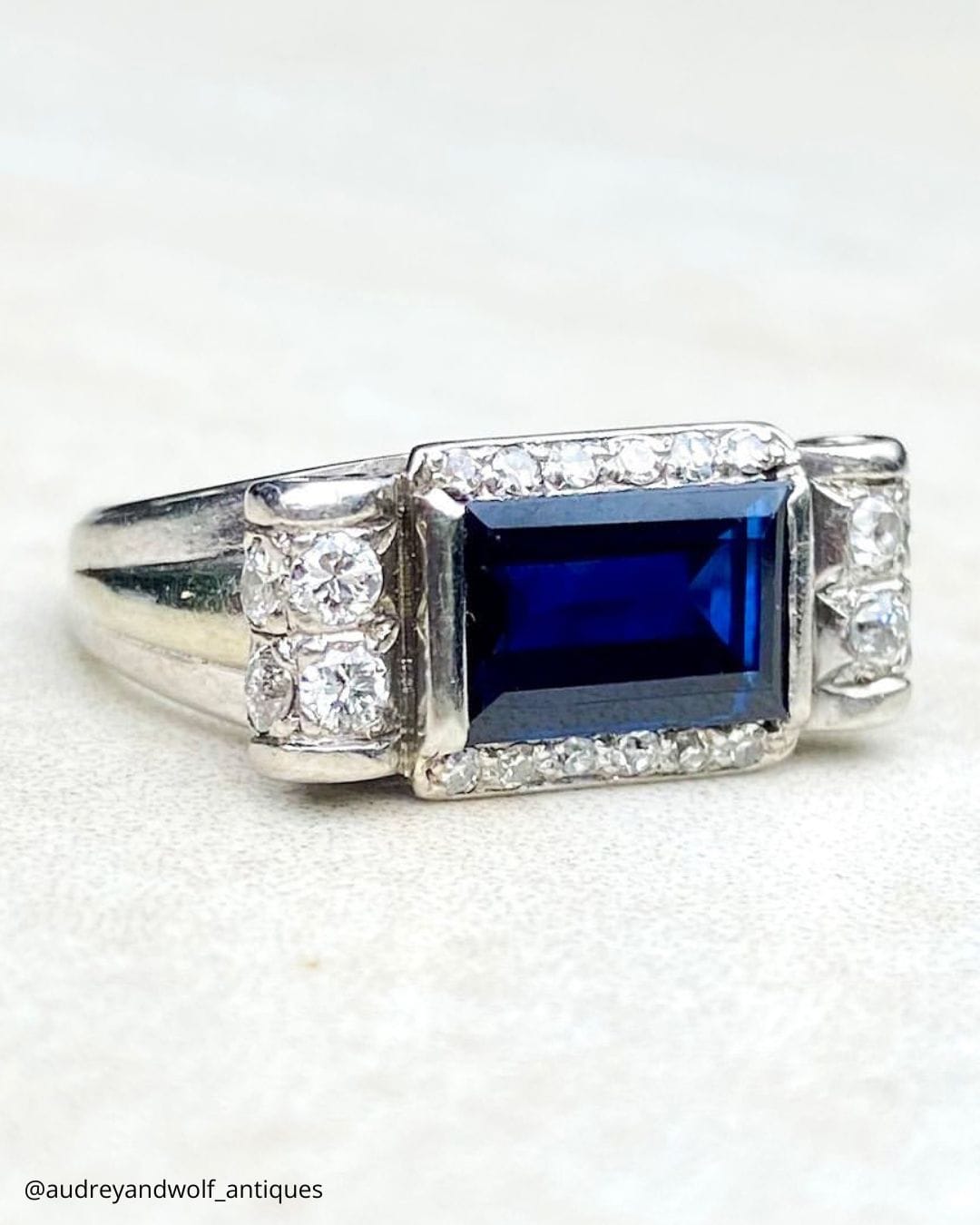 Pear Cut Engagement Rings