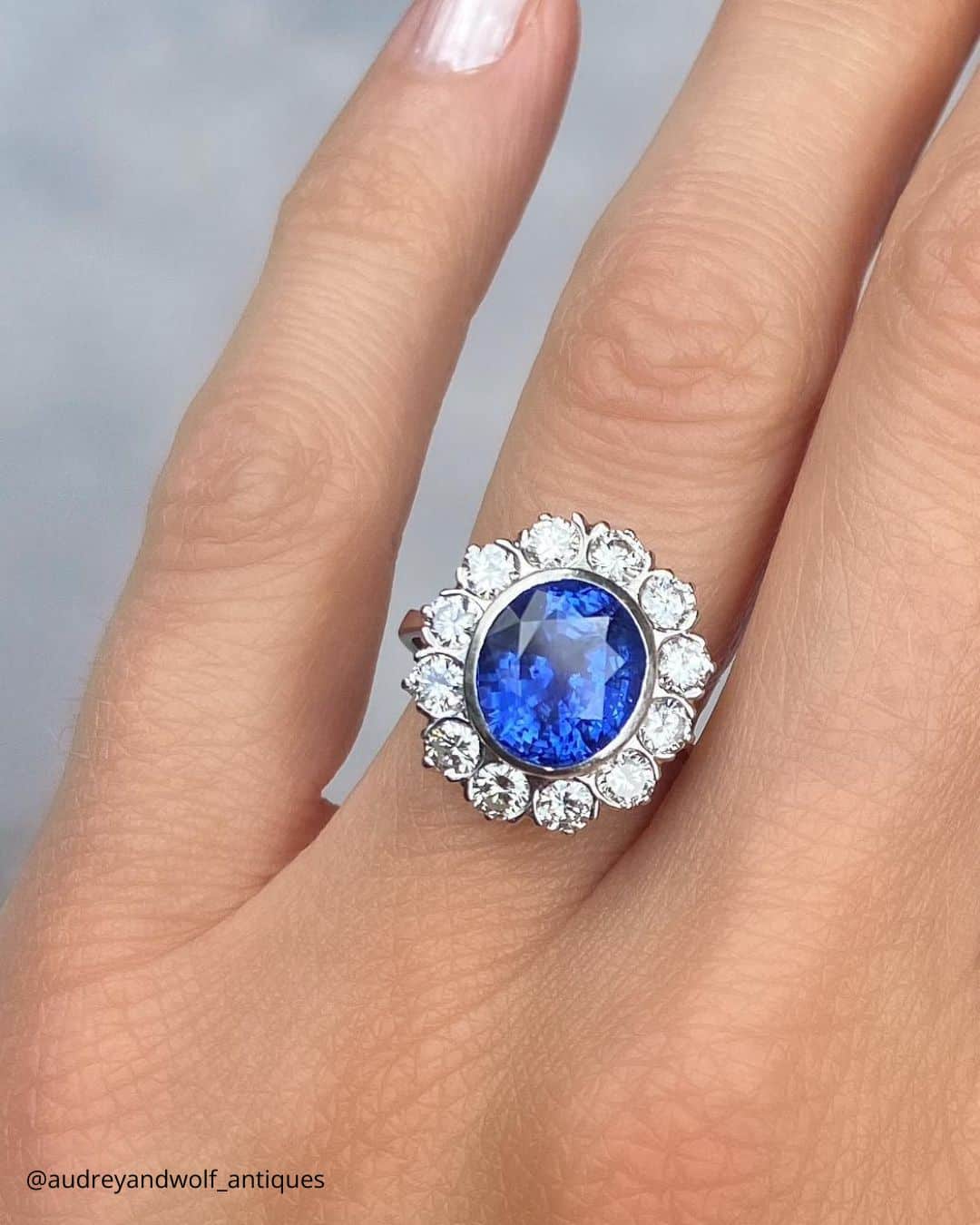 Pear Cut Engagement Rings
