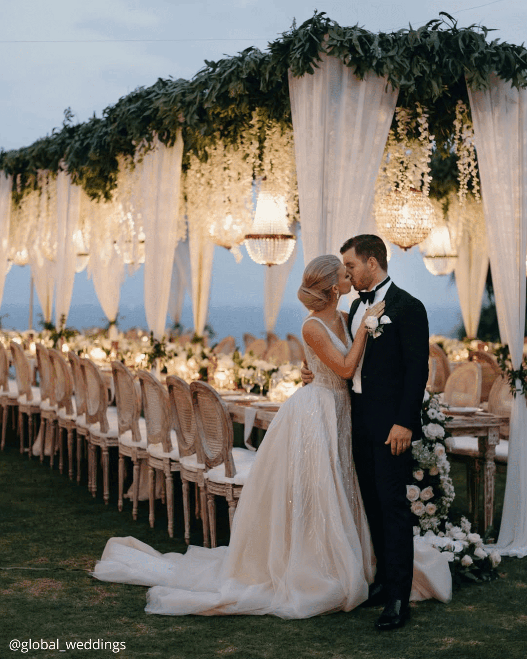 Incredible Night Wedding Photos With Lights