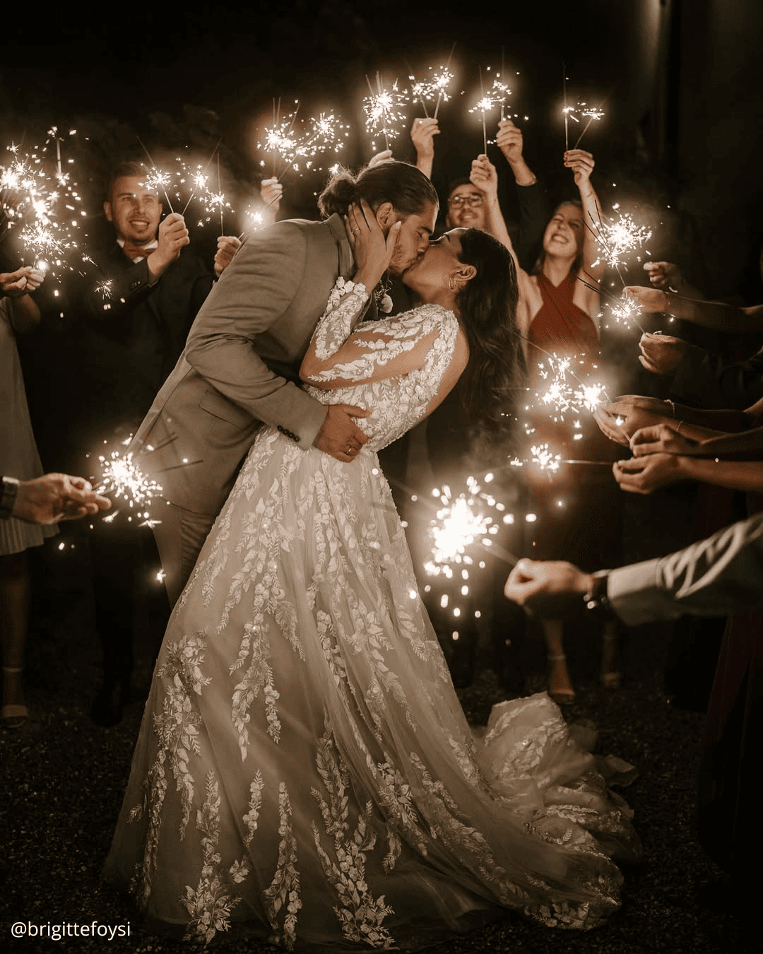 Incredible Night Wedding Photos With Sparklers