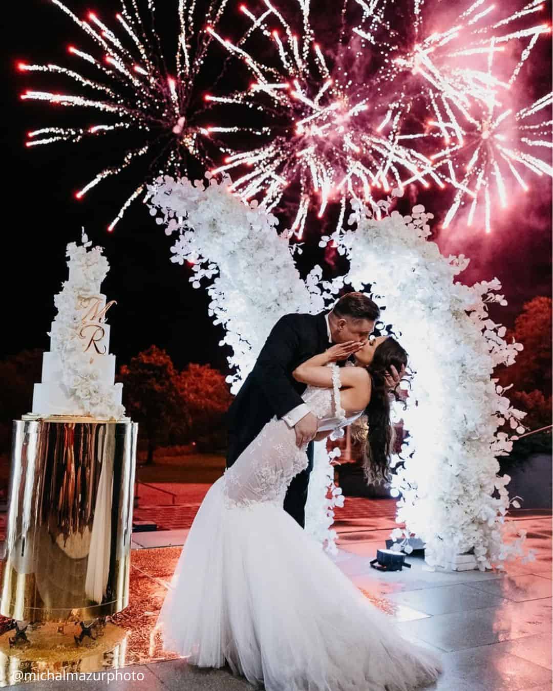 Beautiful Photos With Wedding Fireworks
