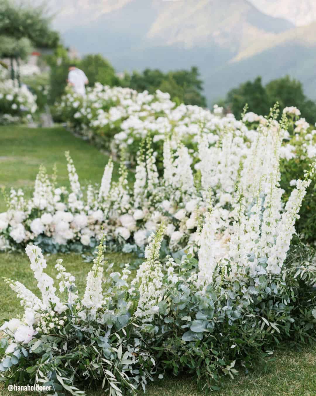 Aisle Decor with Flower Petals