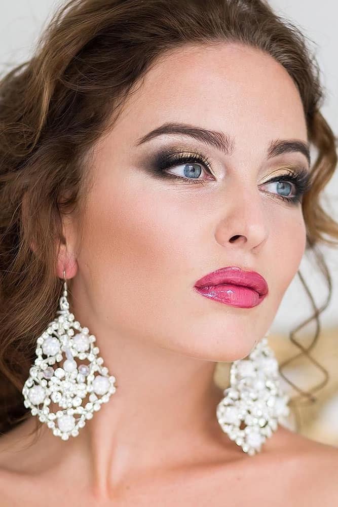 Photo 10-12: Colored Makeup For Stylish Brides