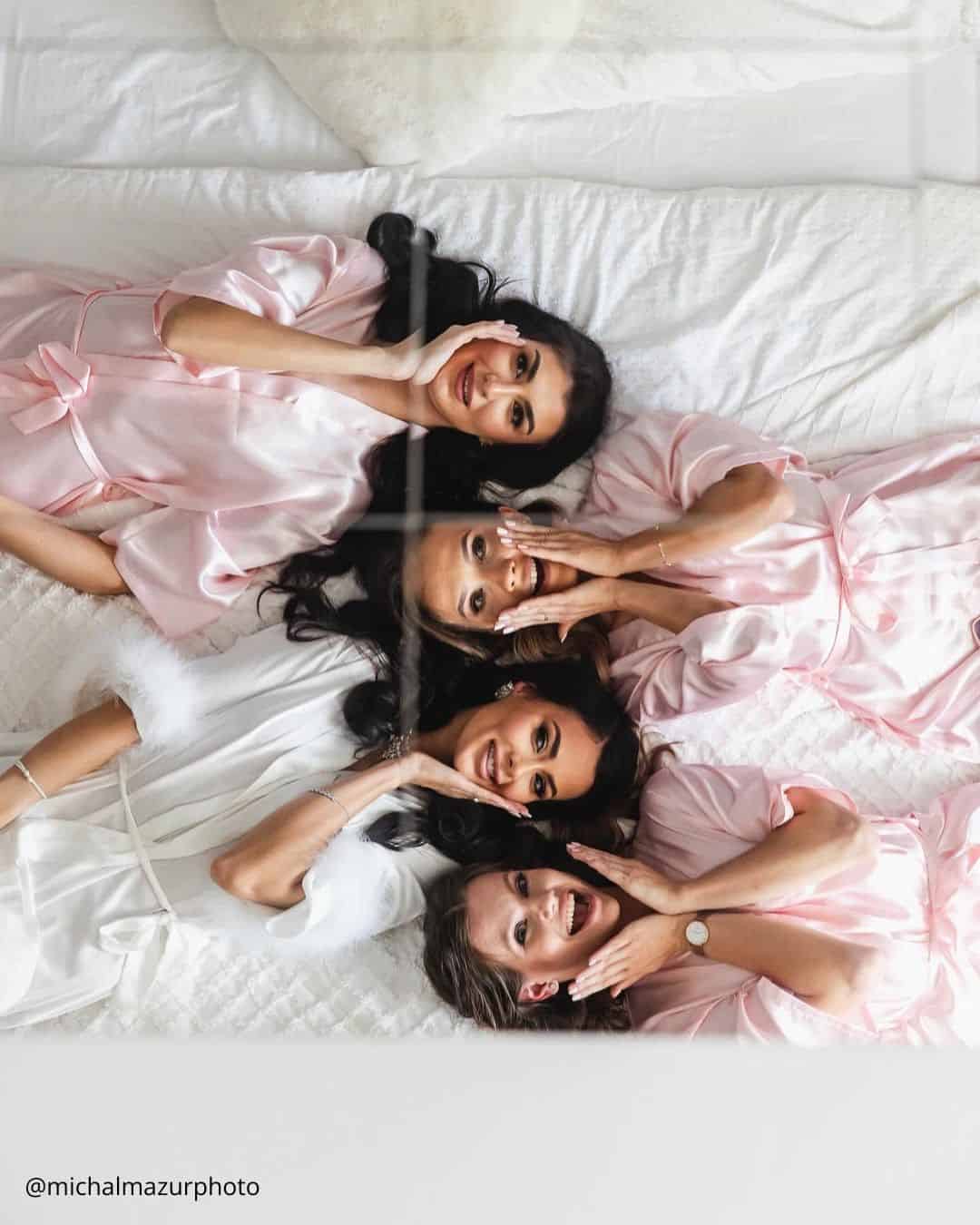 wedding photos funny photo of the bride with her friends in pazhima michalmazurphoto