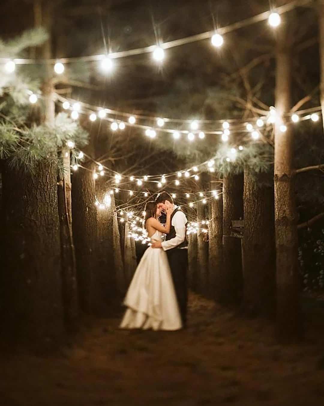 wedding photos evening couple under lamps eric floberg