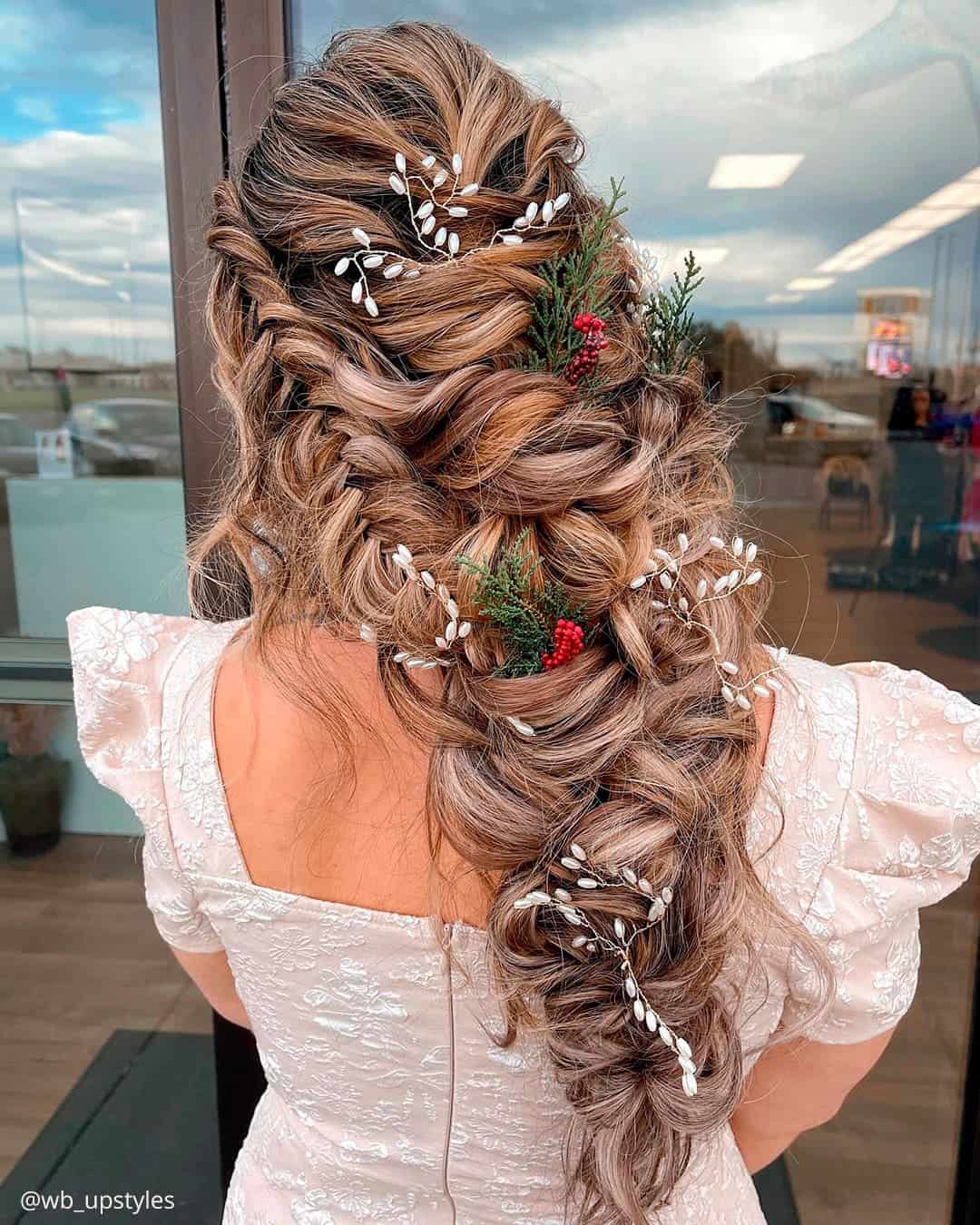 Hair Accessories For Winter Weddings