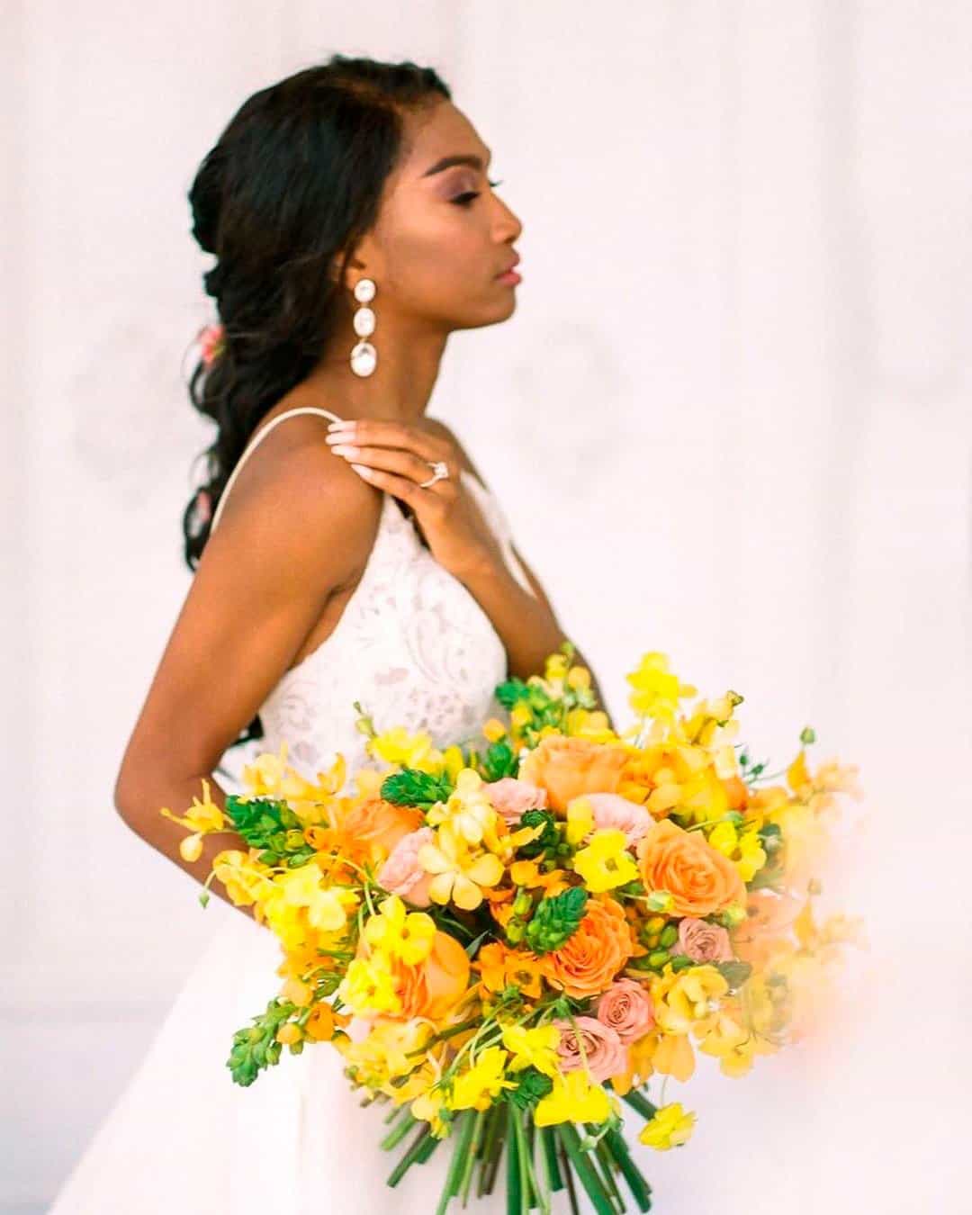 Trendy Chic Summer Bouquets With Greens