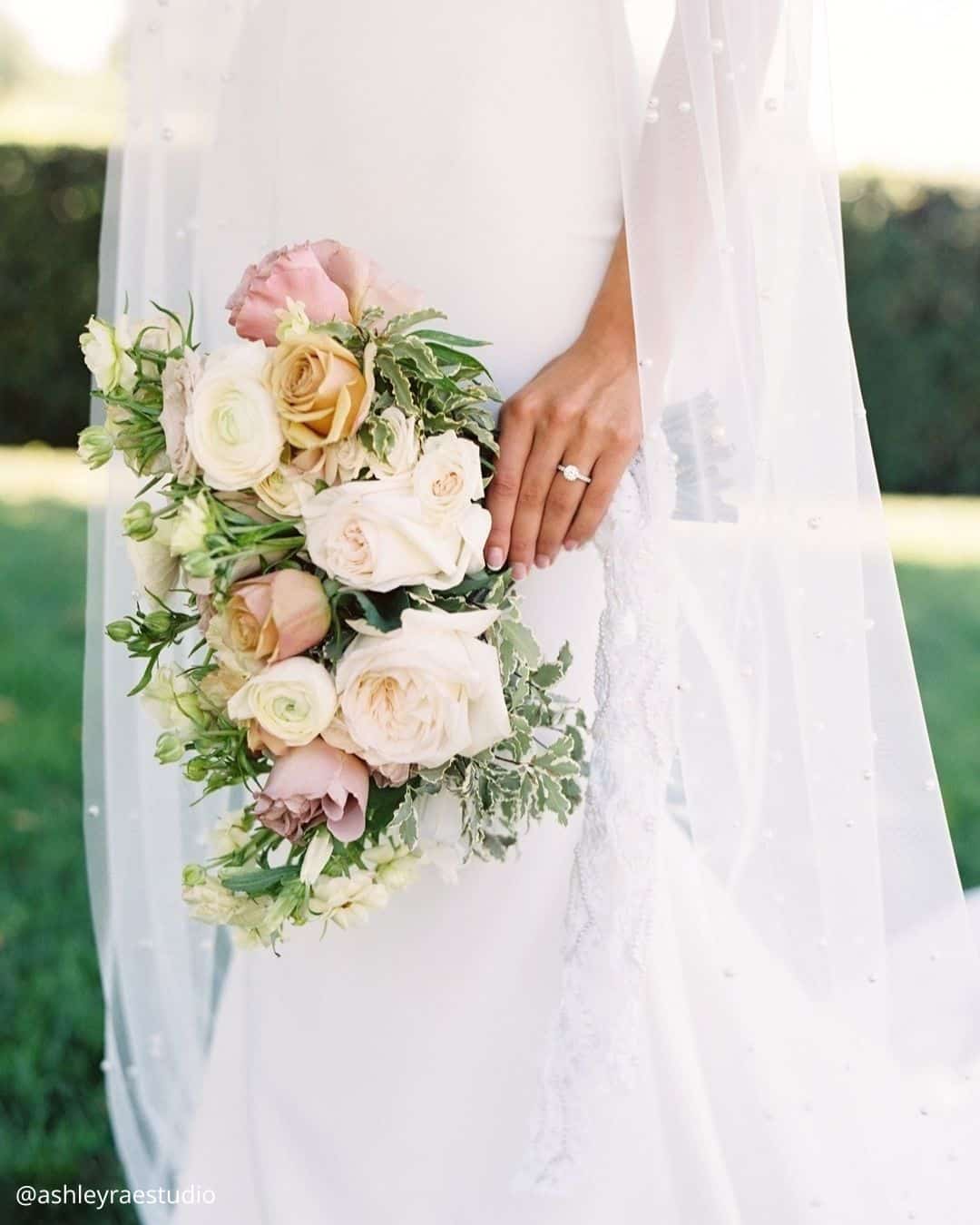 June Flowers: Romance in Full Bloom