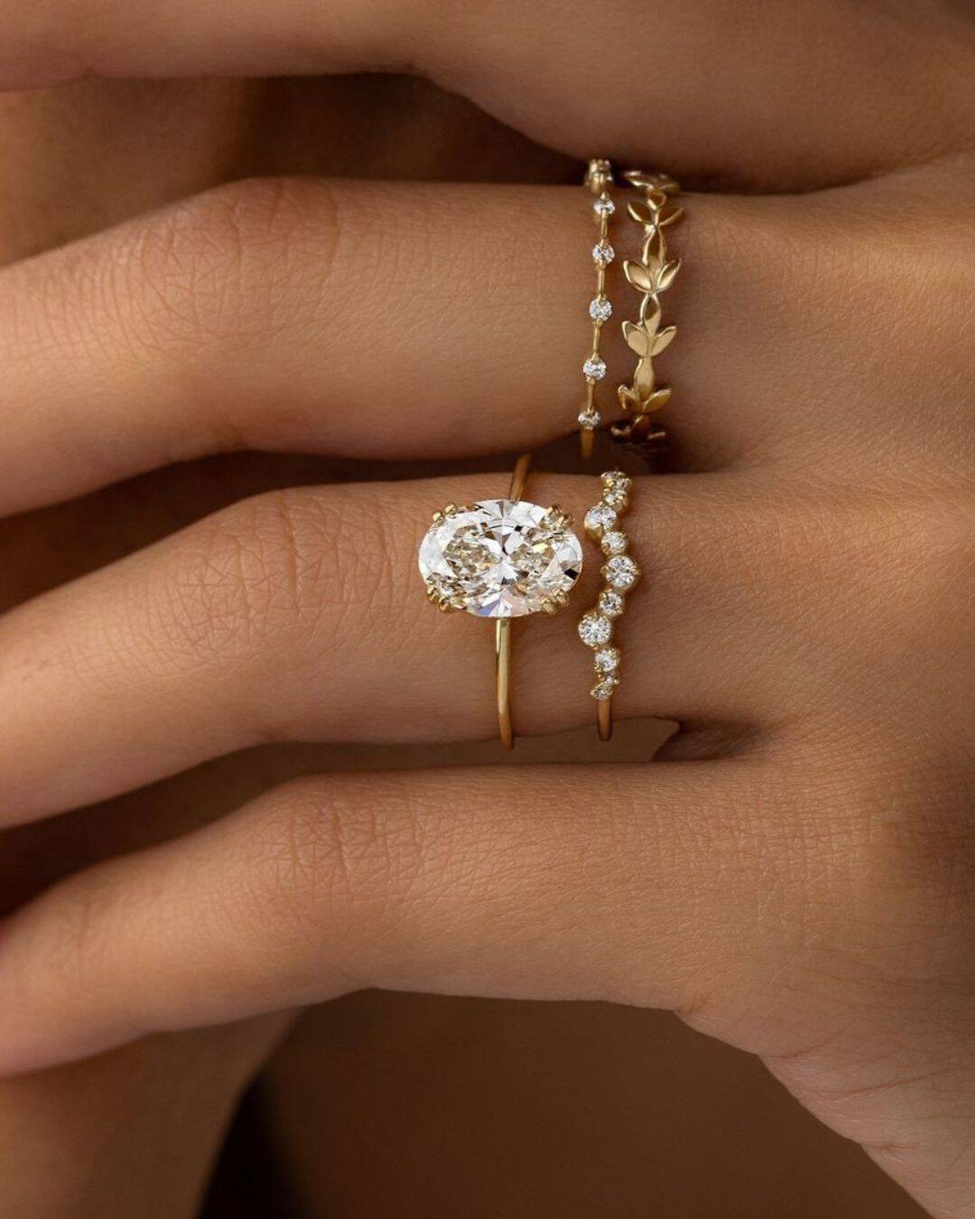 Pear-Shaped Engagement Rings