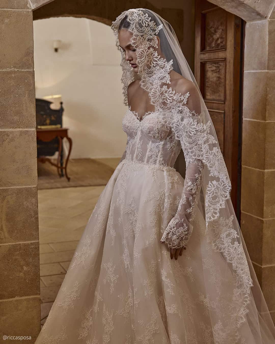 Vintage Lace Wedding Dresses