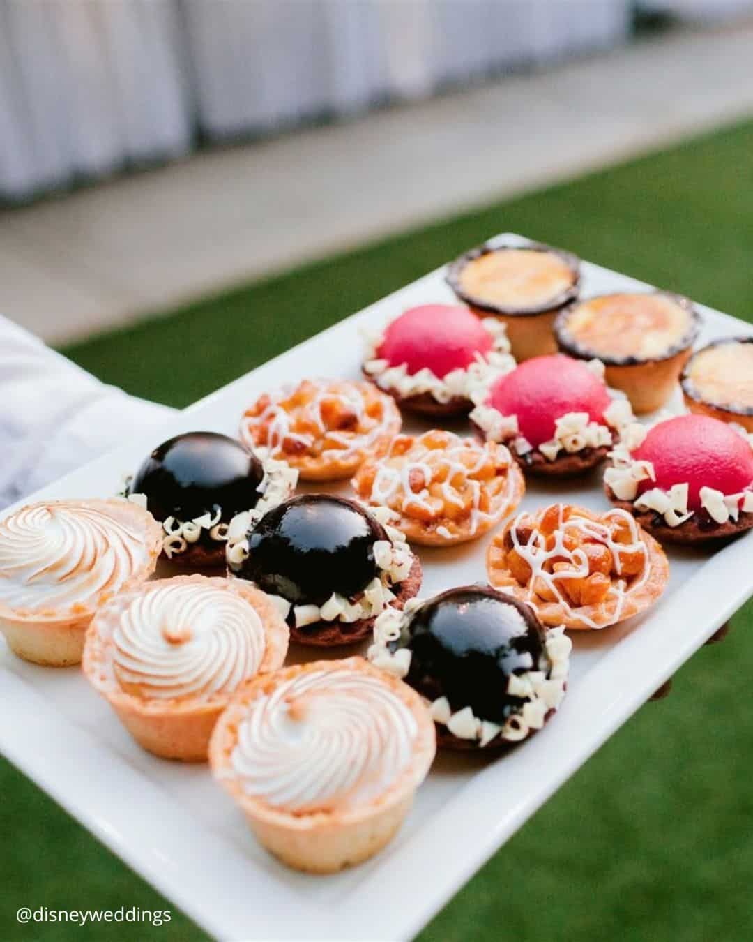 How Do I Plan a Wedding Menu?