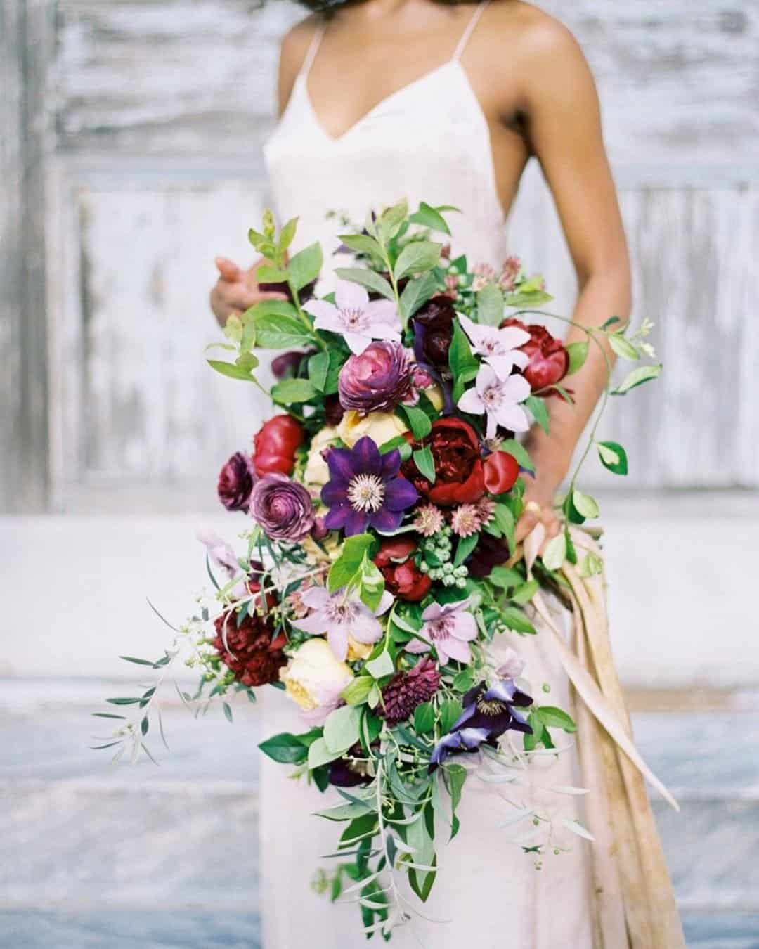 Lovely Wedding Bouquets With Daisies