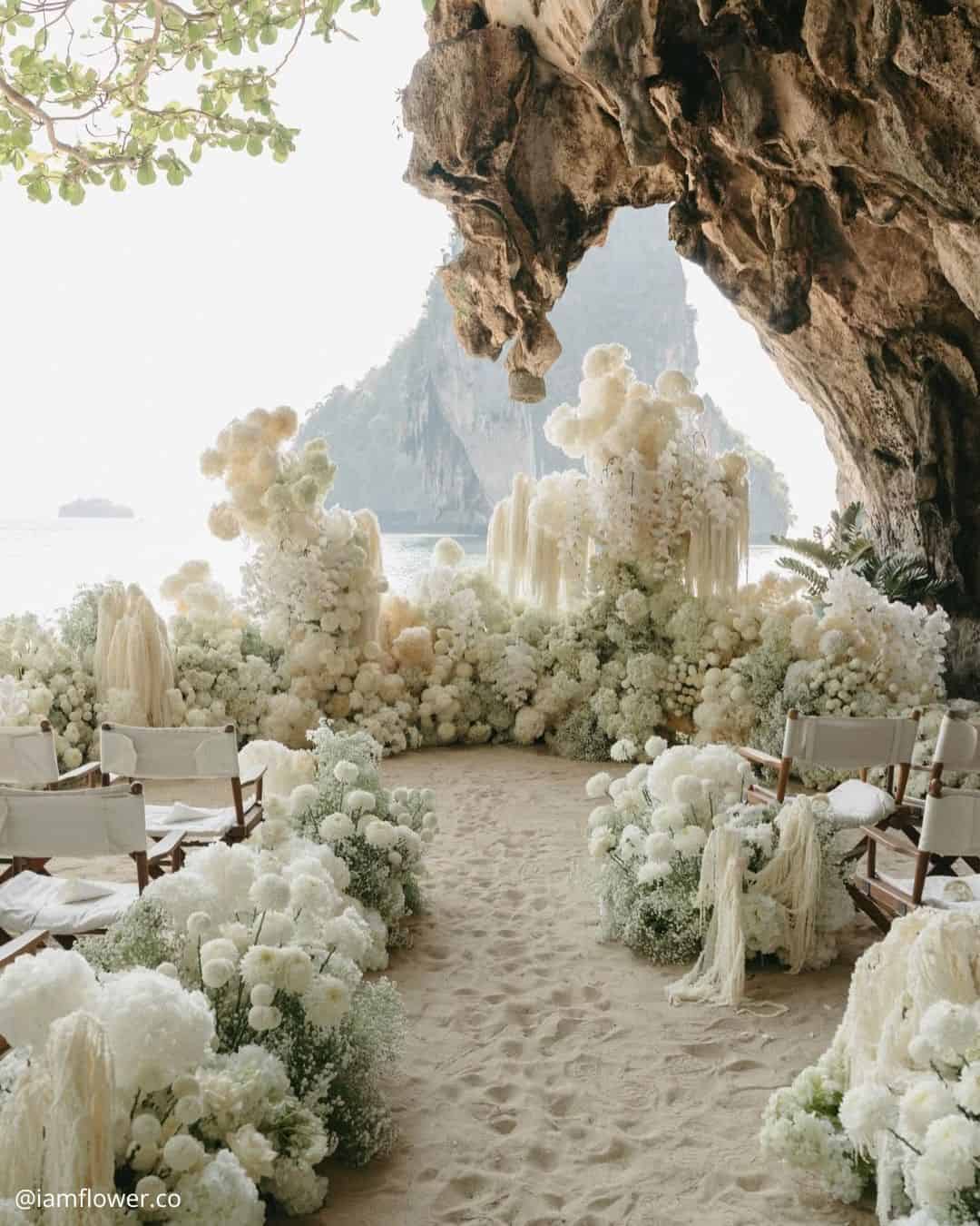 White Wedding Decoration Ideas For Aisle