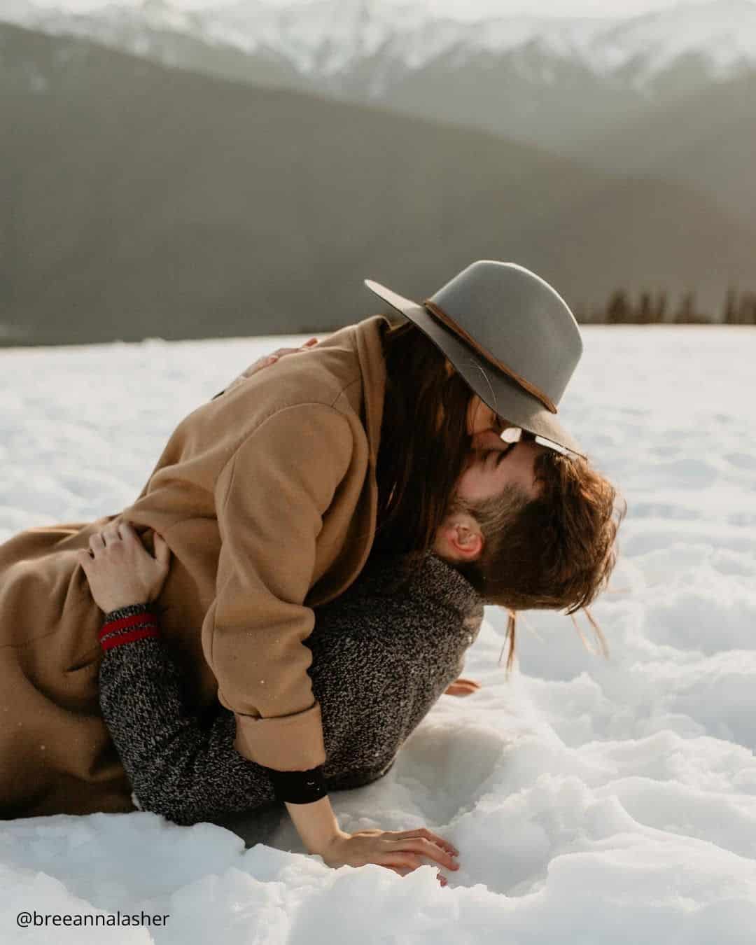 Lovely Ideas For Winter Engagement Photos