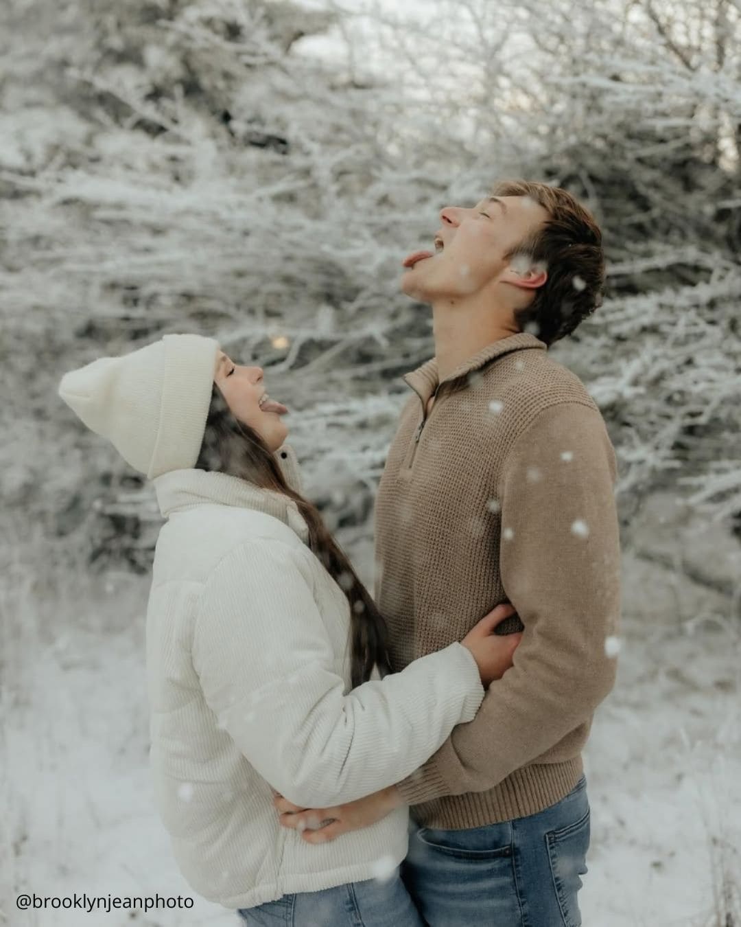 Lovely Ideas For Winter Engagement Photos