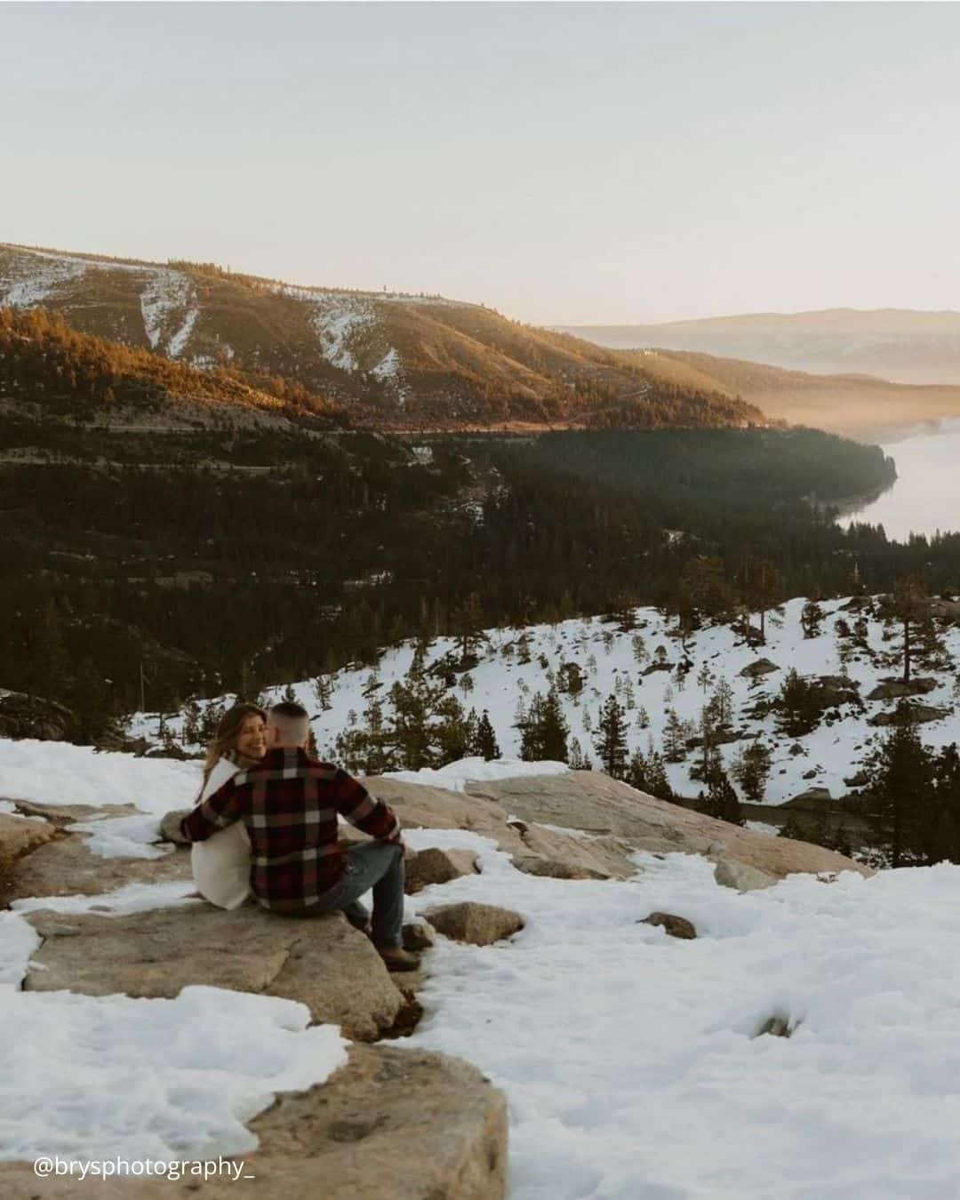 Lovely Ideas For Winter Engagement Photos