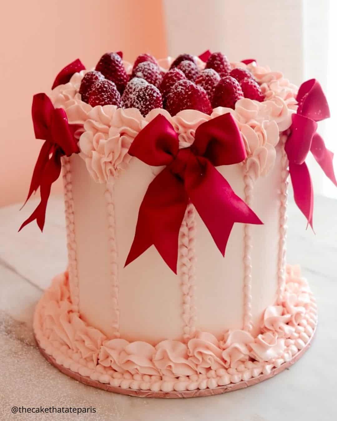 Tips for Choosing the Perfect Winter Wedding Cake