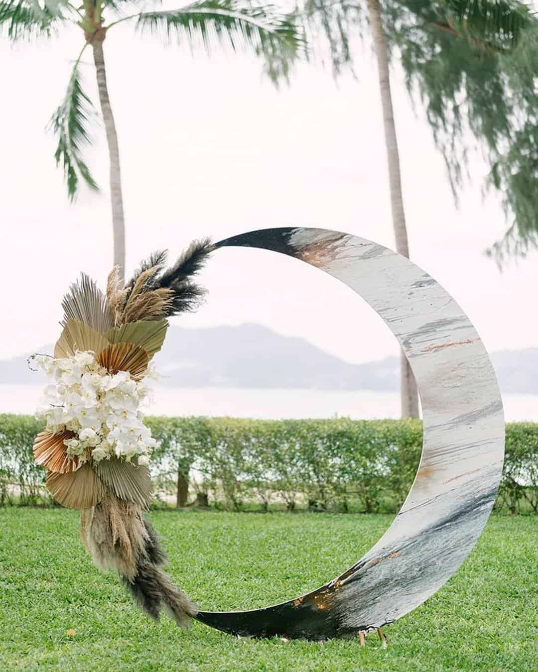 Black and Gold Wedding Decor
