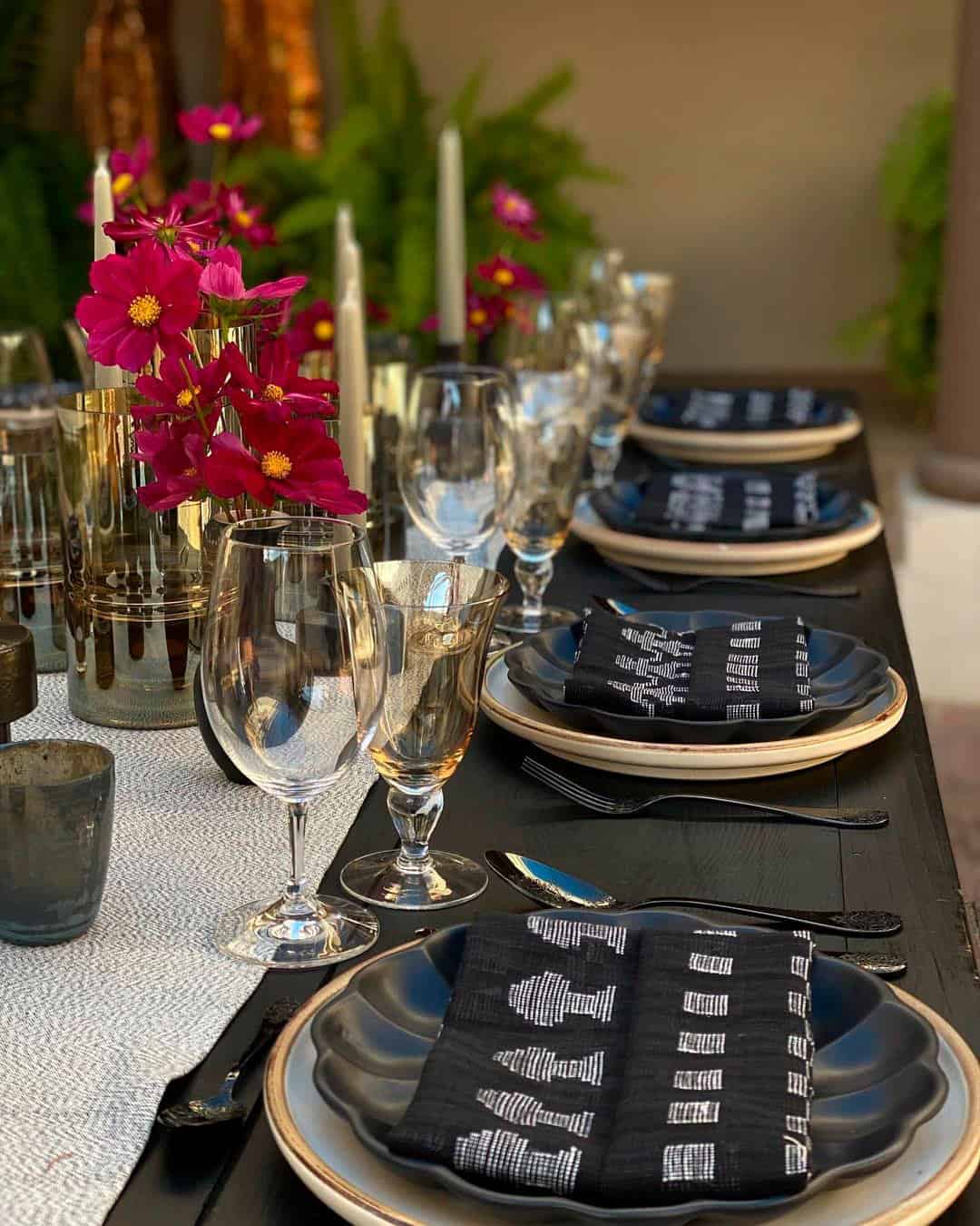 Black and Gold Wedding Decor