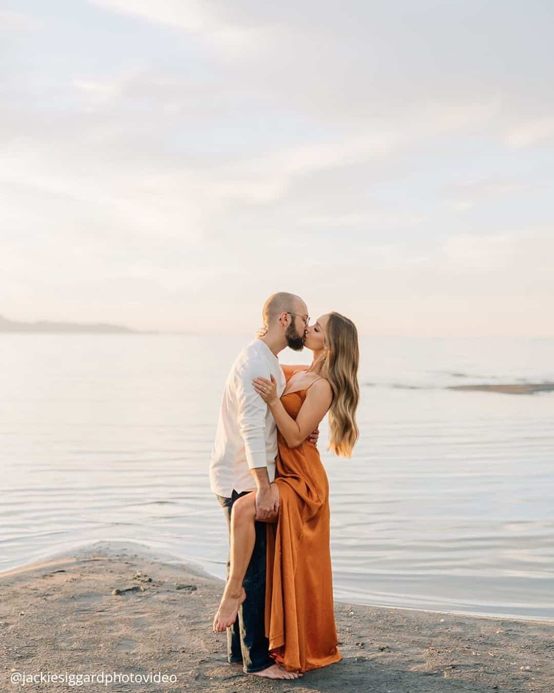 Classic Engagement Photo Poses