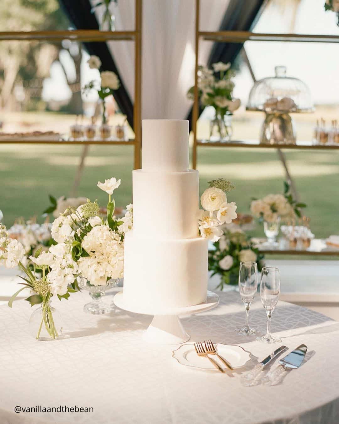 Elegant Summer Wedding Cake