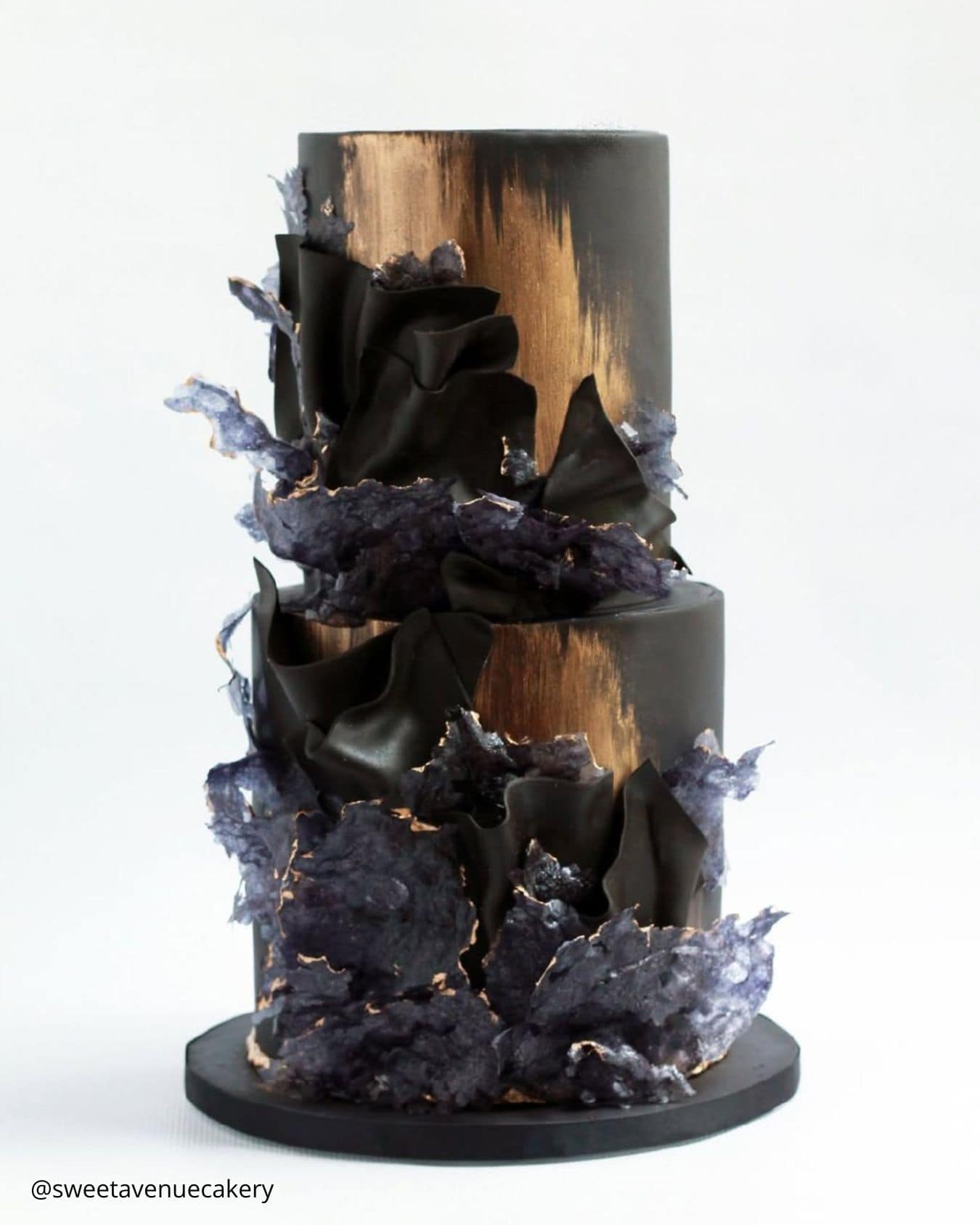 How do you keep a wedding cake cool in the summer?