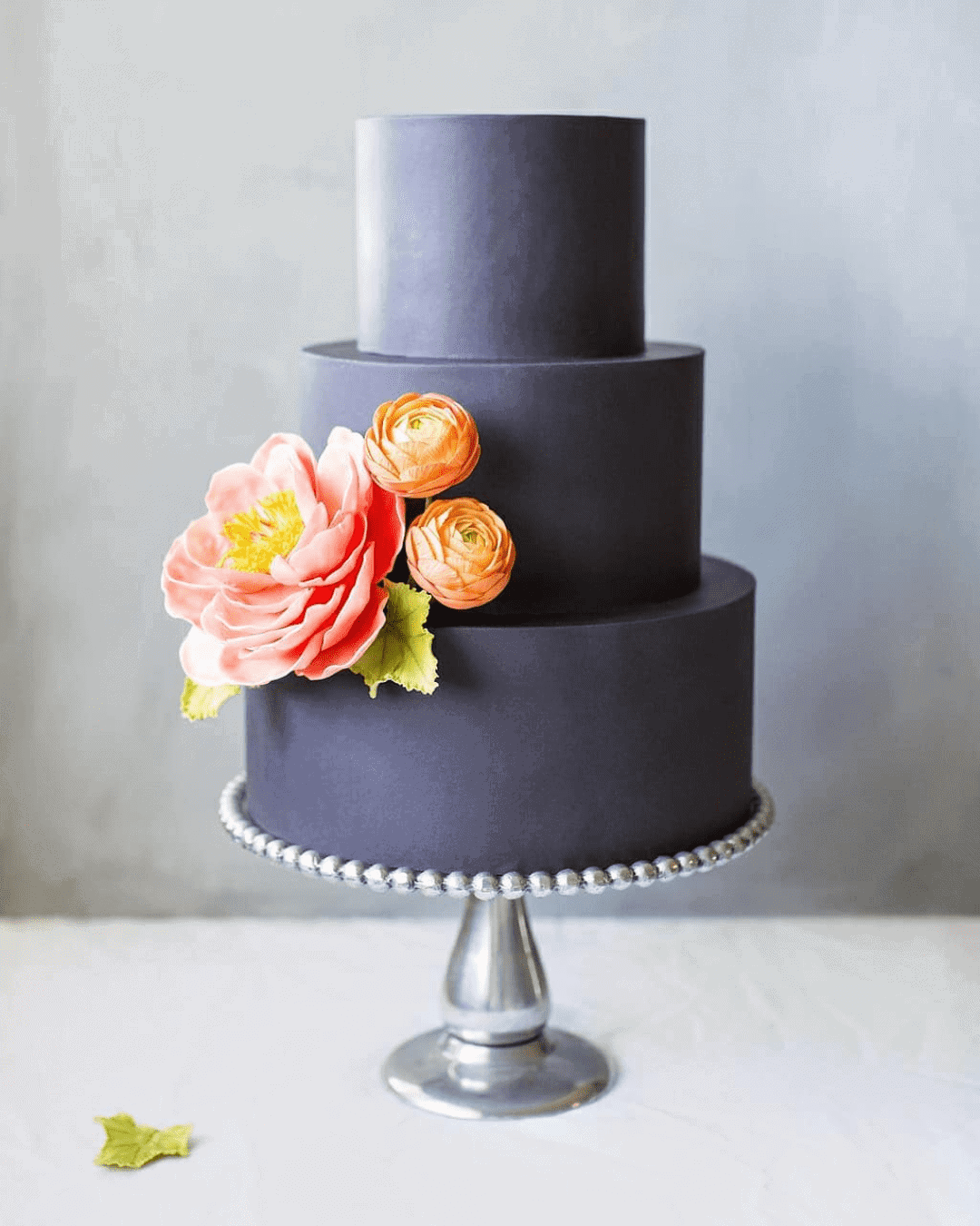 How do you keep a wedding cake cool in the summer?