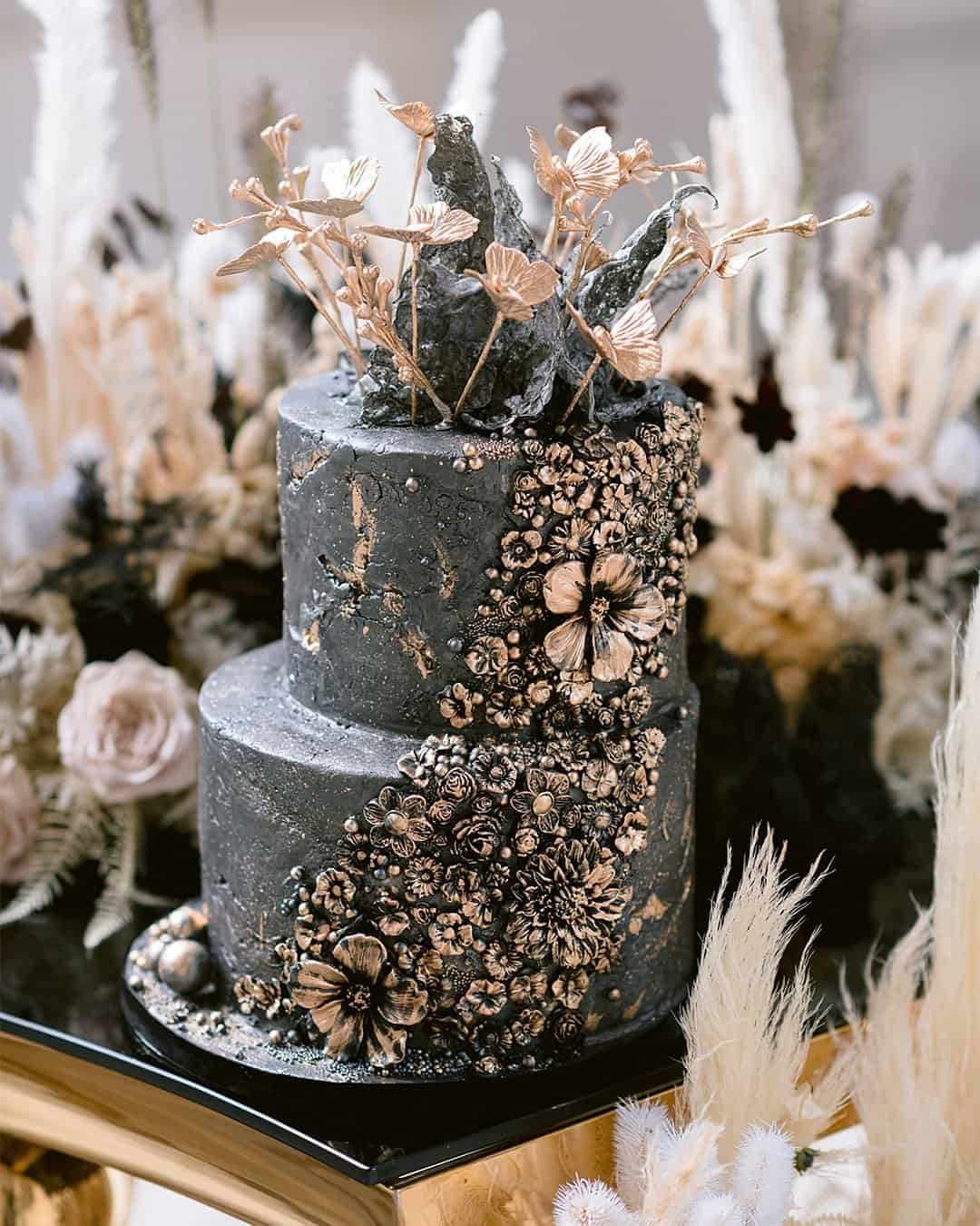 wedding cake trends Black wedding cake elizabethscakeemporium