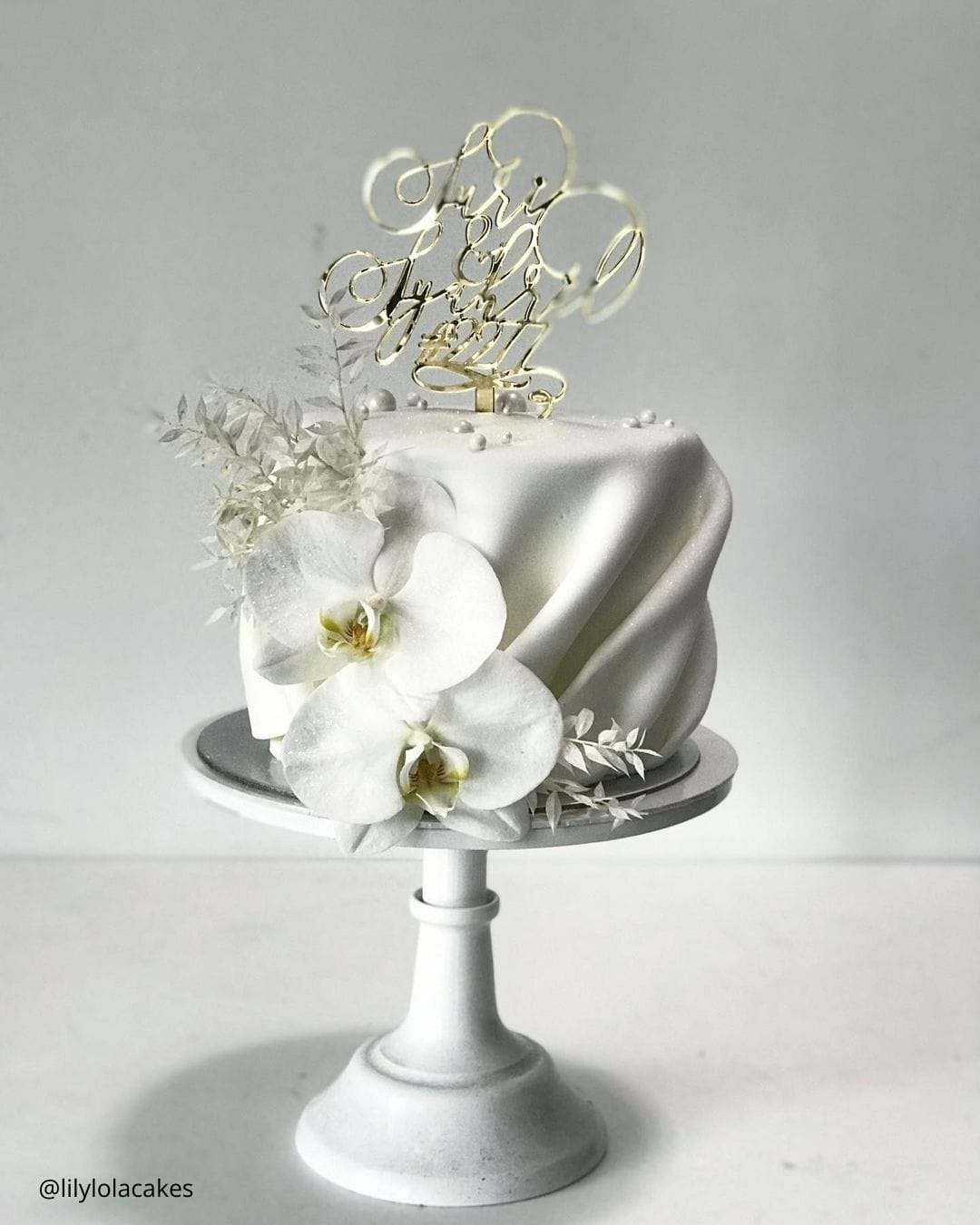 wedding cake trends small ruffled white wedding cake