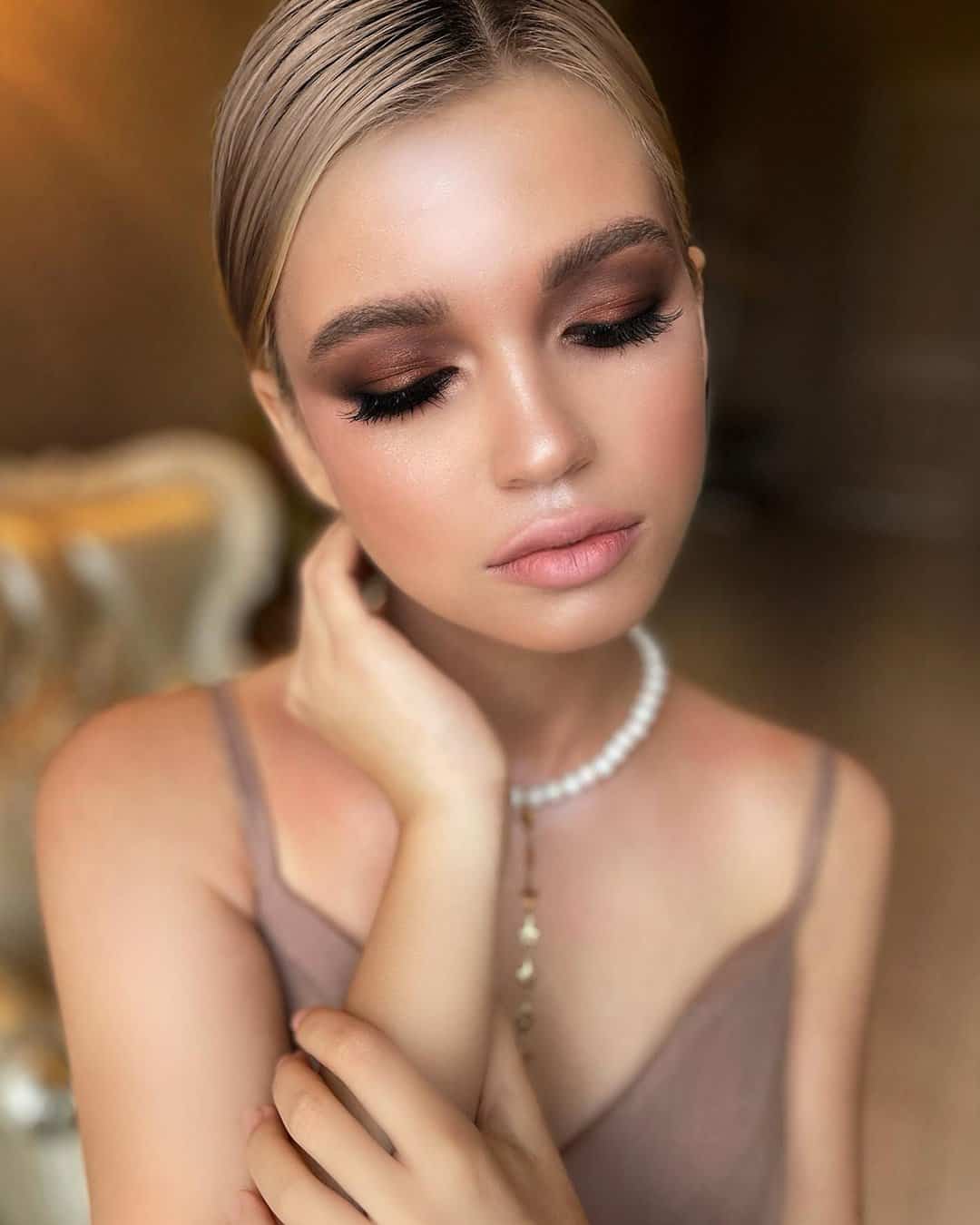 Smokey Arrows For Boho Makeup