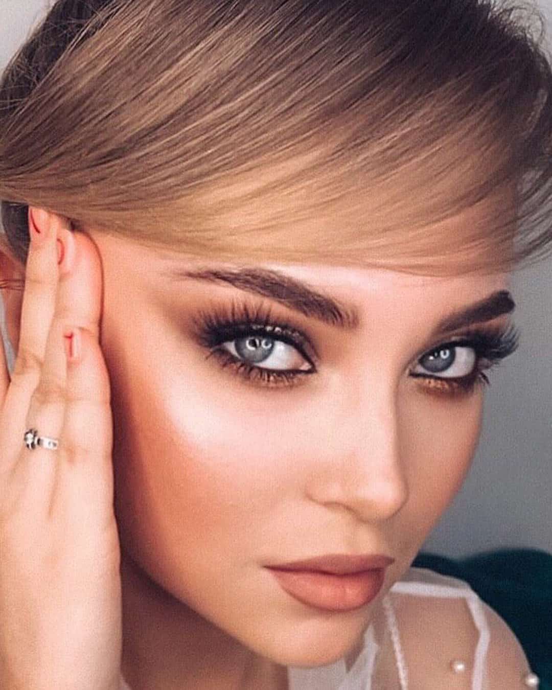 Chic Makeup For Dare Brides