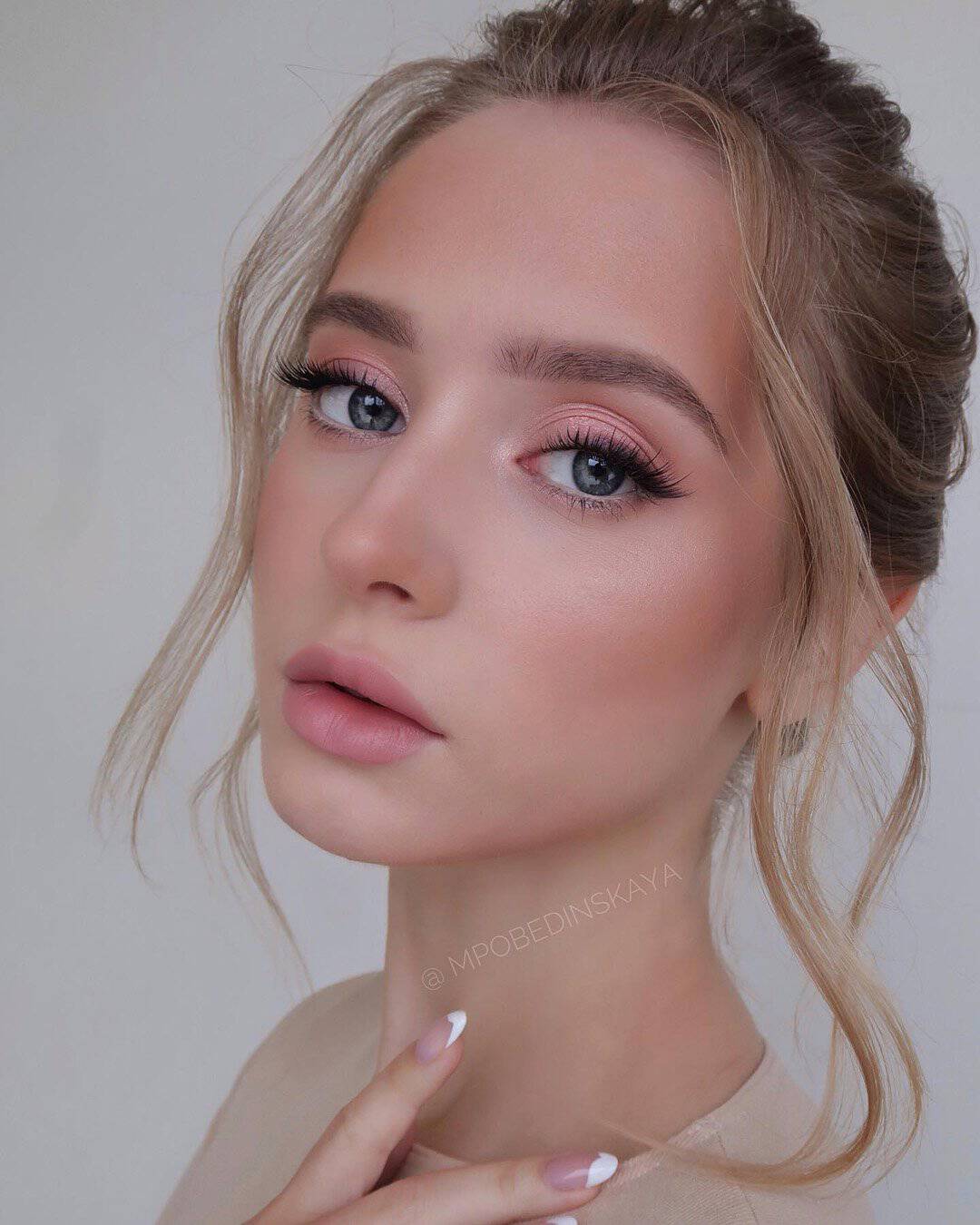 Feminine Bright Lips Inspiration