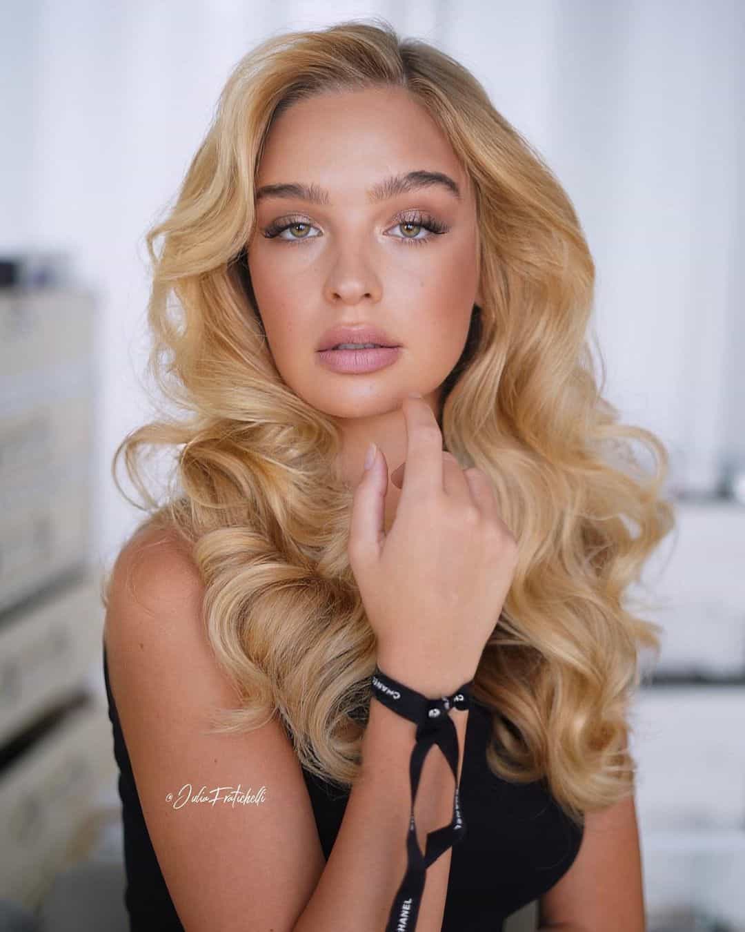 Boho Makeup With Red Lips