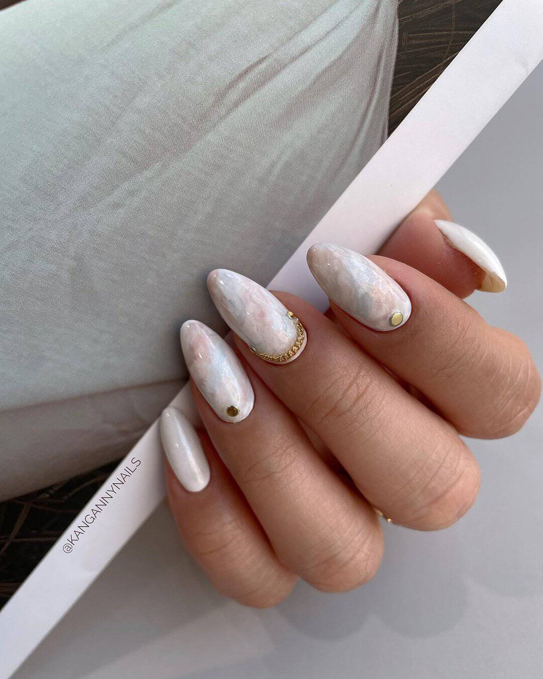 Minimalist Nails