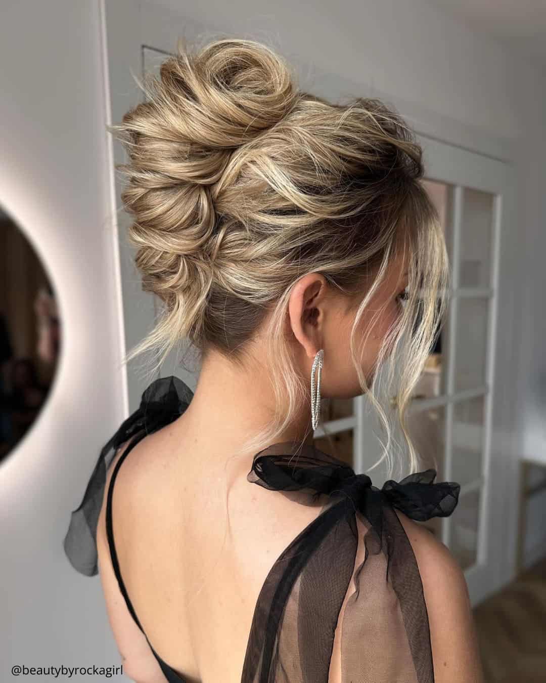 Easy Tutorial – Semi Formal Low Bun