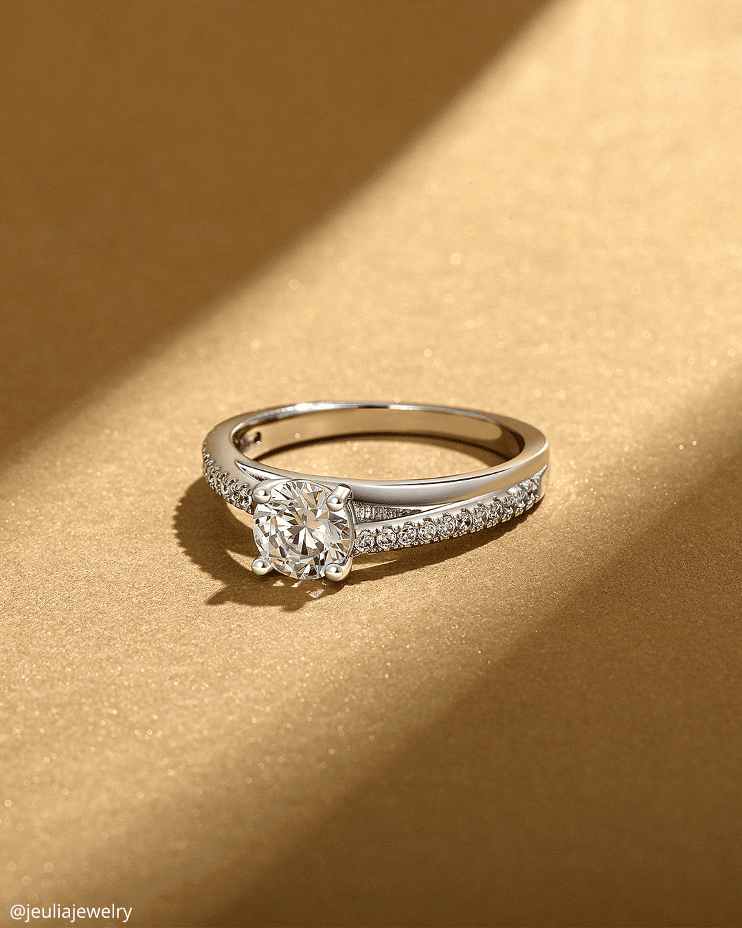 Round Cut Engagement Rings