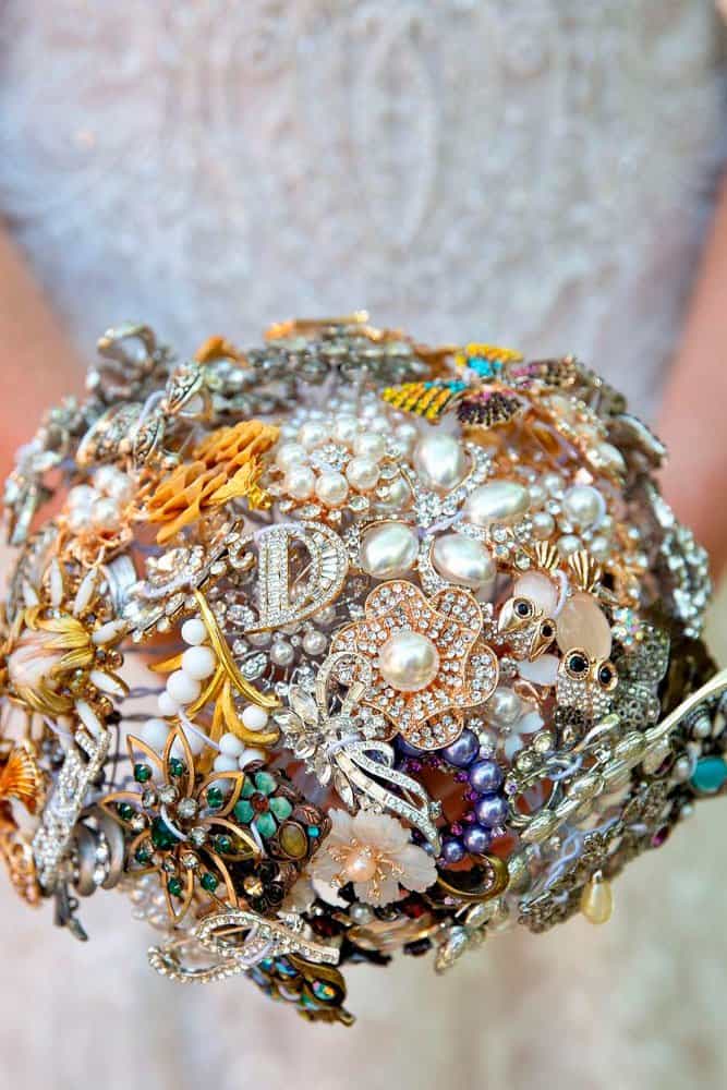 Short Guide – How To Make Wedding Brooch Bouquet