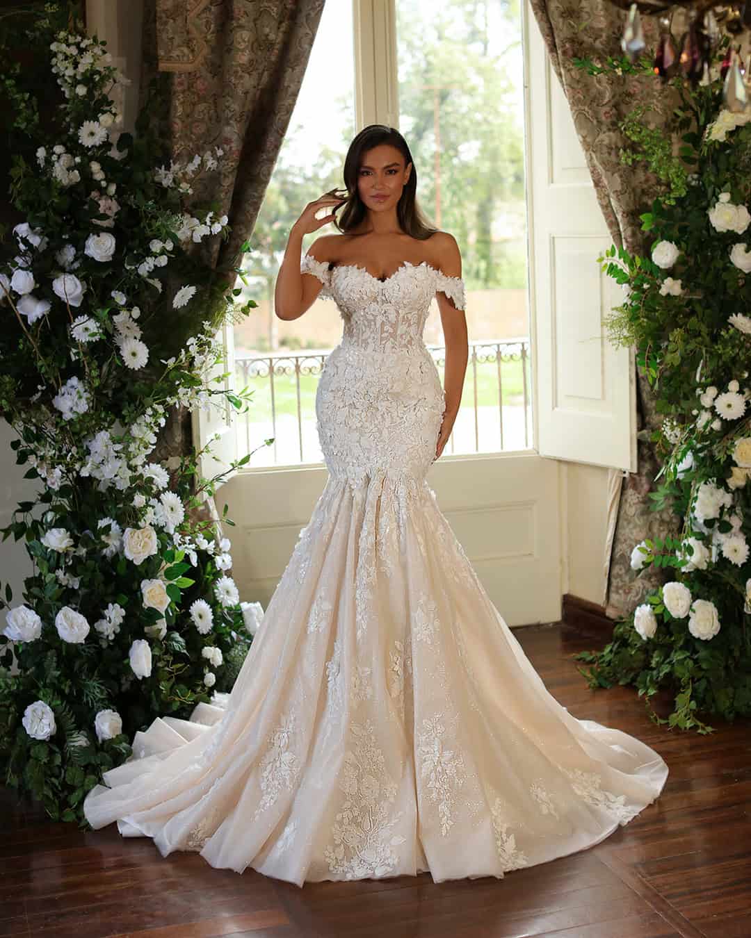Long Sleeve Lace Wedding Dresses
