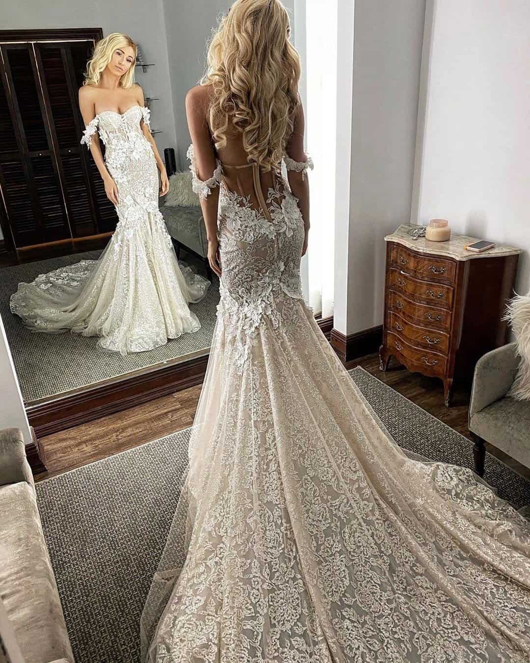 Long Sleeve Lace Wedding Dresses