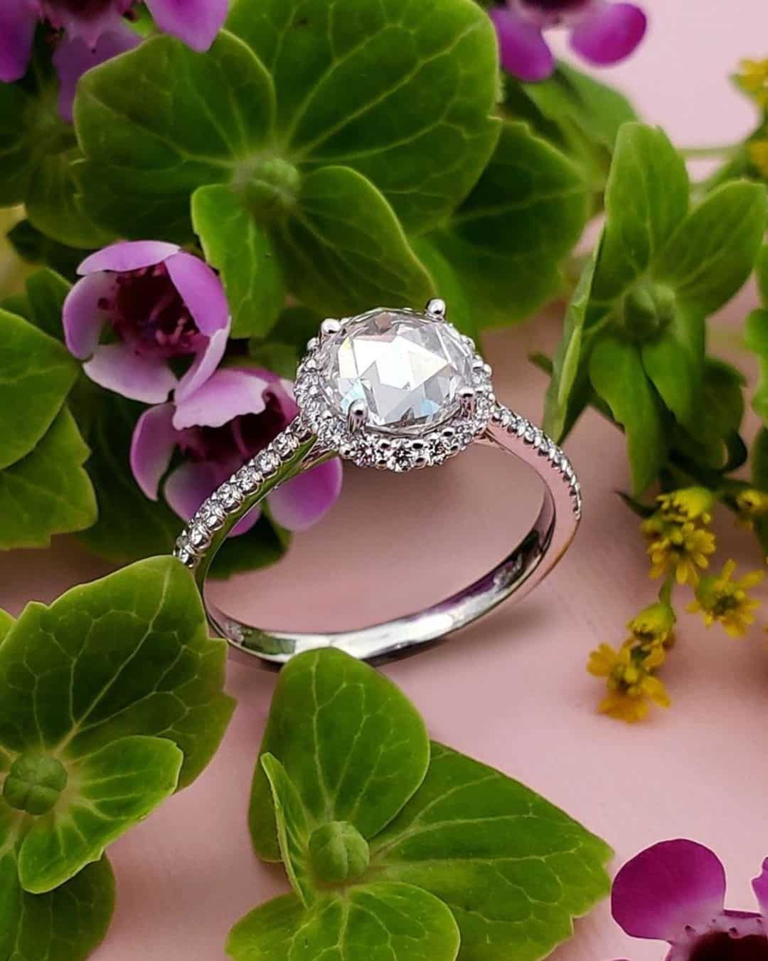 Round Cut Engagement Rings