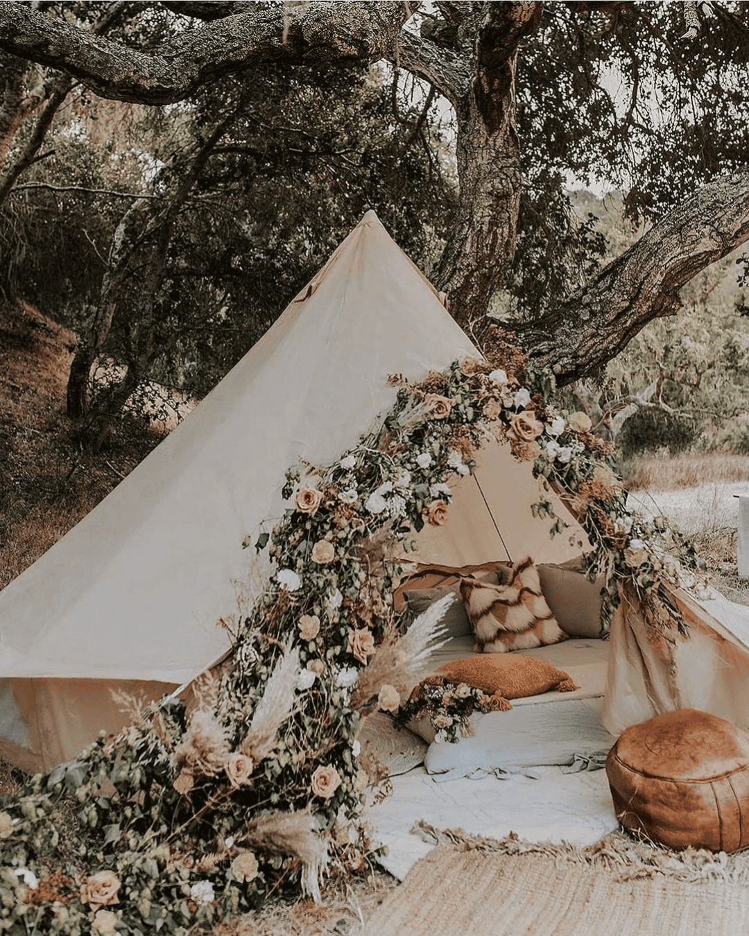 Lace And Wildflowers Table Decor