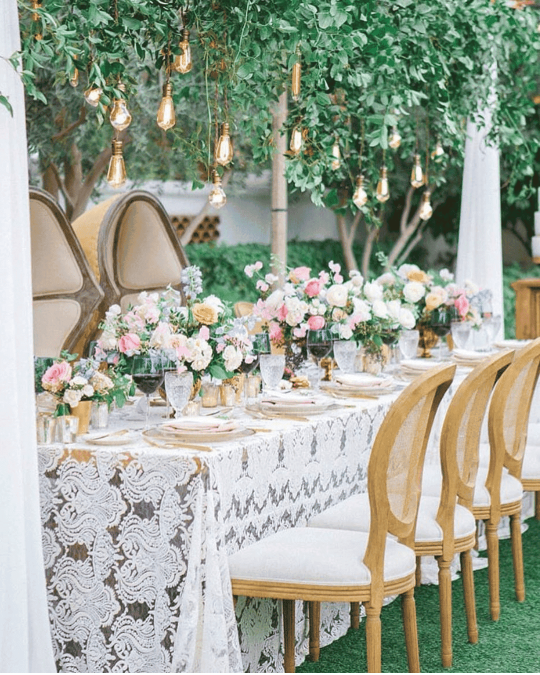 Spectacular Decor Ideas With Flowers In Glass