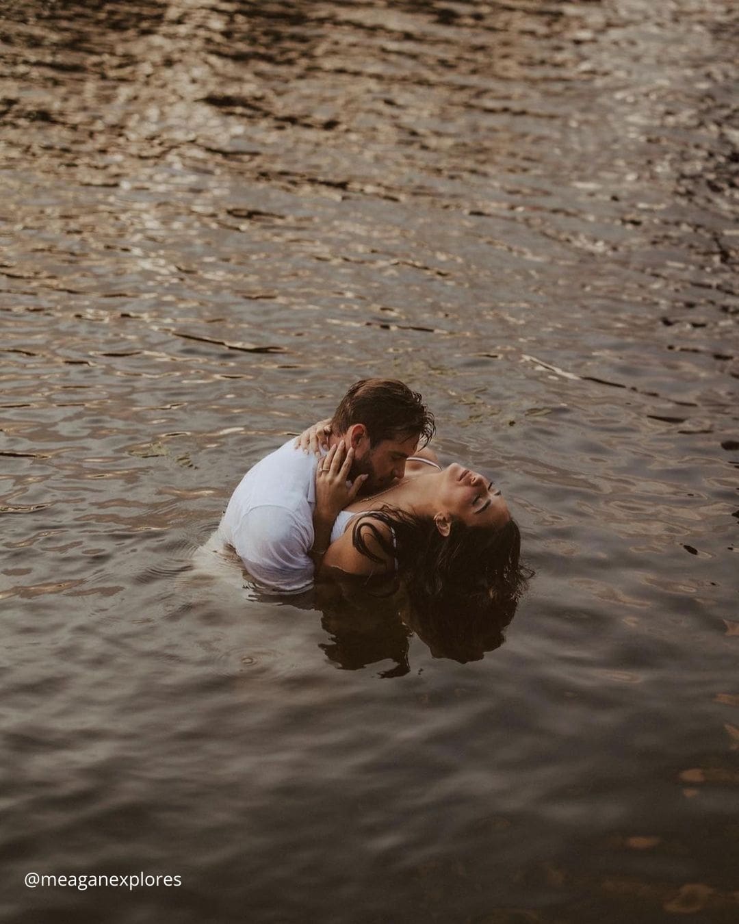 Honeymoon Photo Ideas In Hotel
