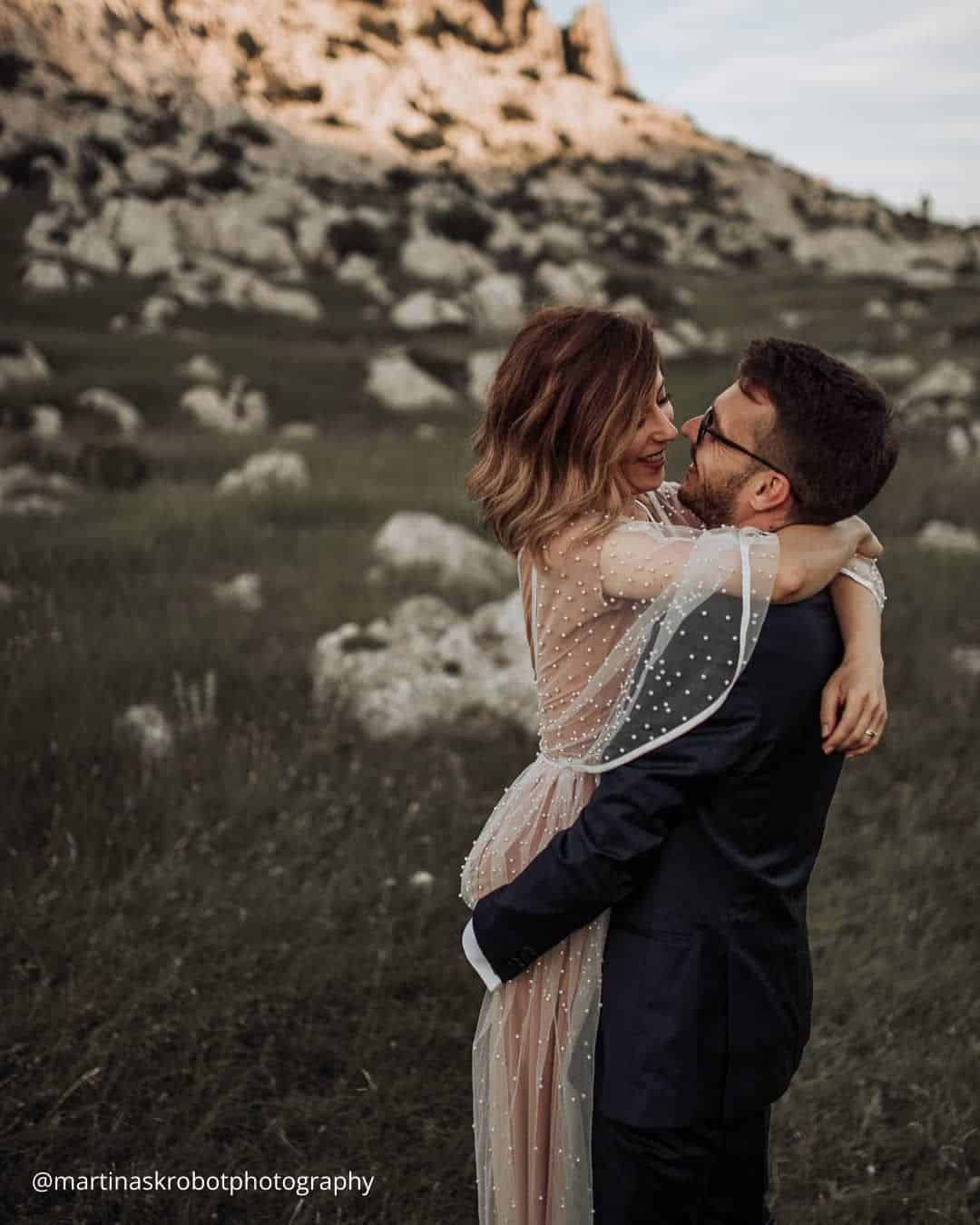 Outdoor Honeymoon Photo Ideas
