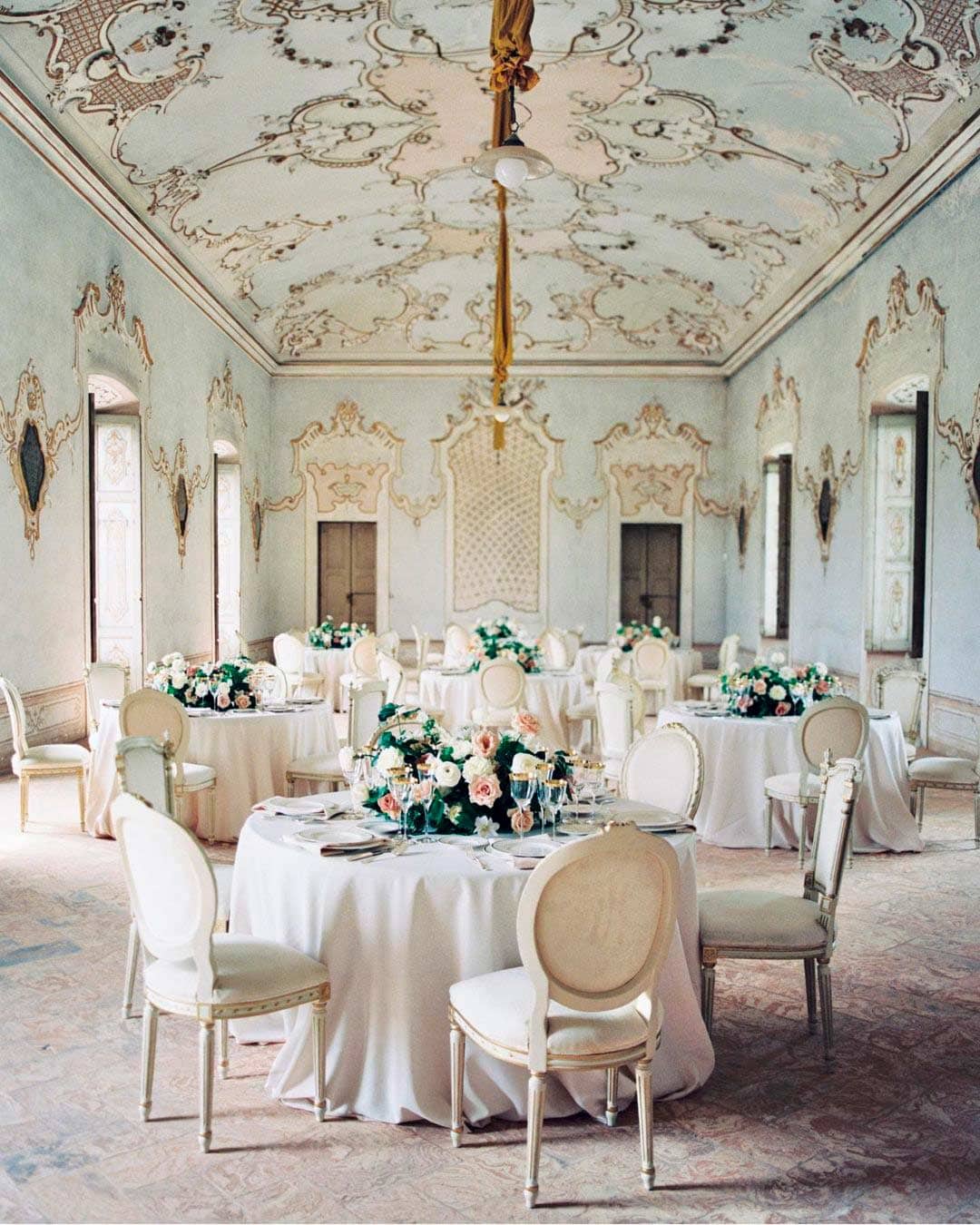 Main things to consider when choosing wedding colors