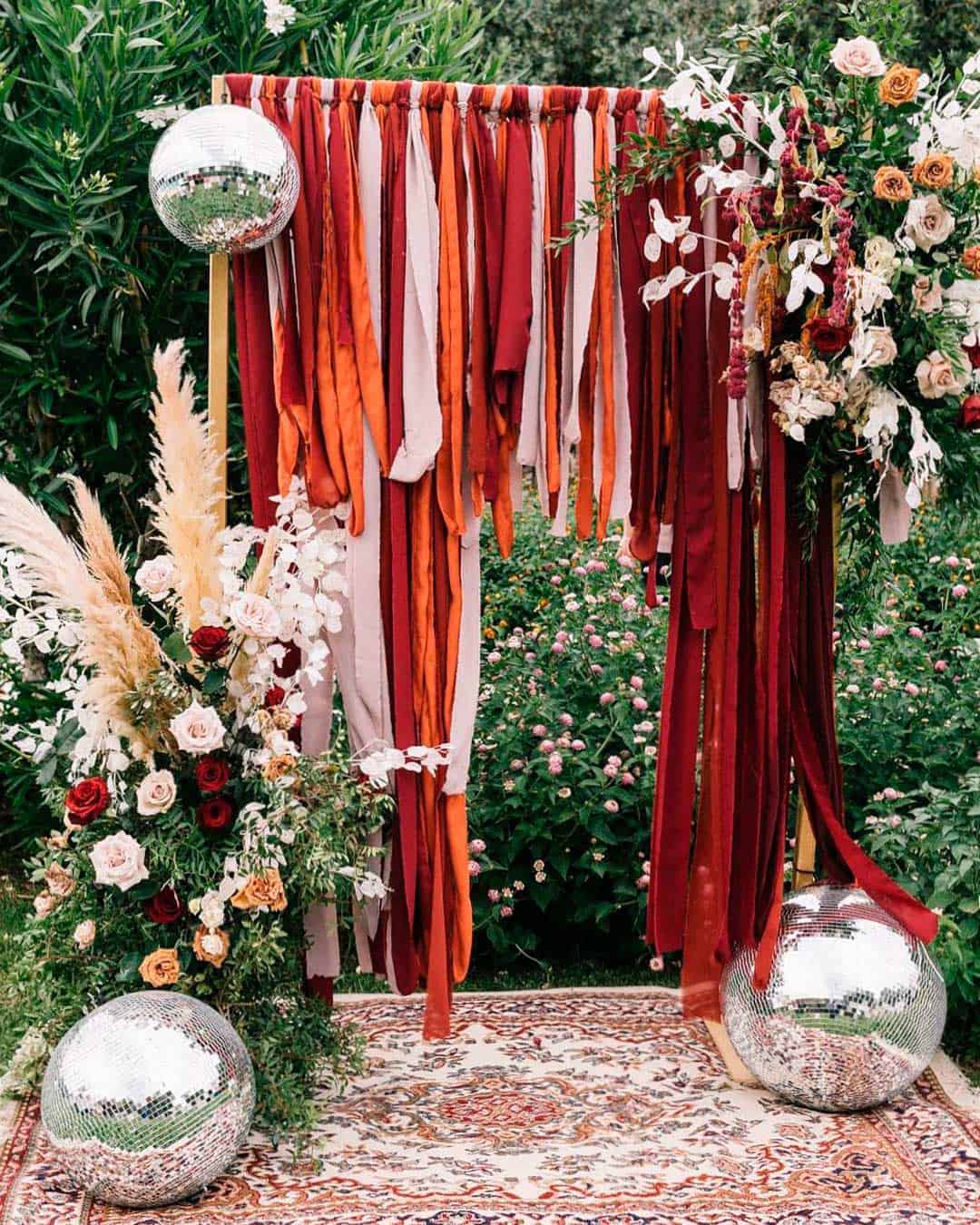 Main things to consider when choosing wedding colors