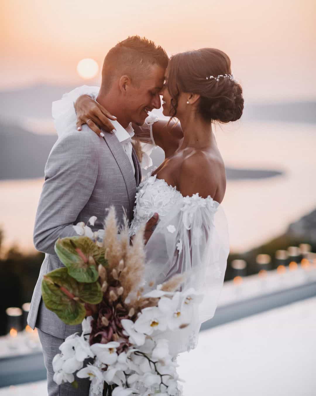 Main things to consider when choosing wedding colors